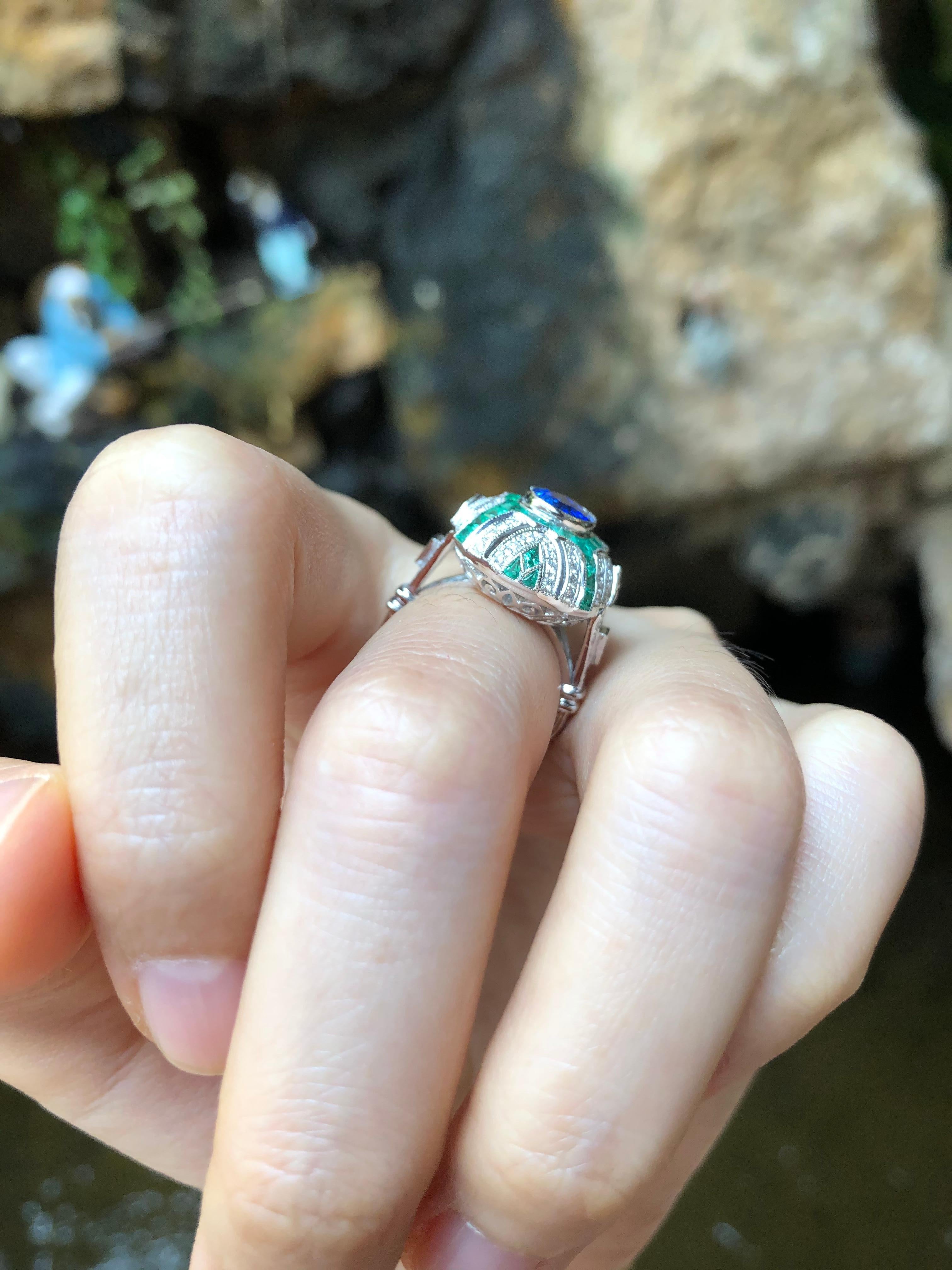 Art Deco Blue Sapphire with Emerald and Diamond Ring Set in 18 Karat White Gold Settings For Sale