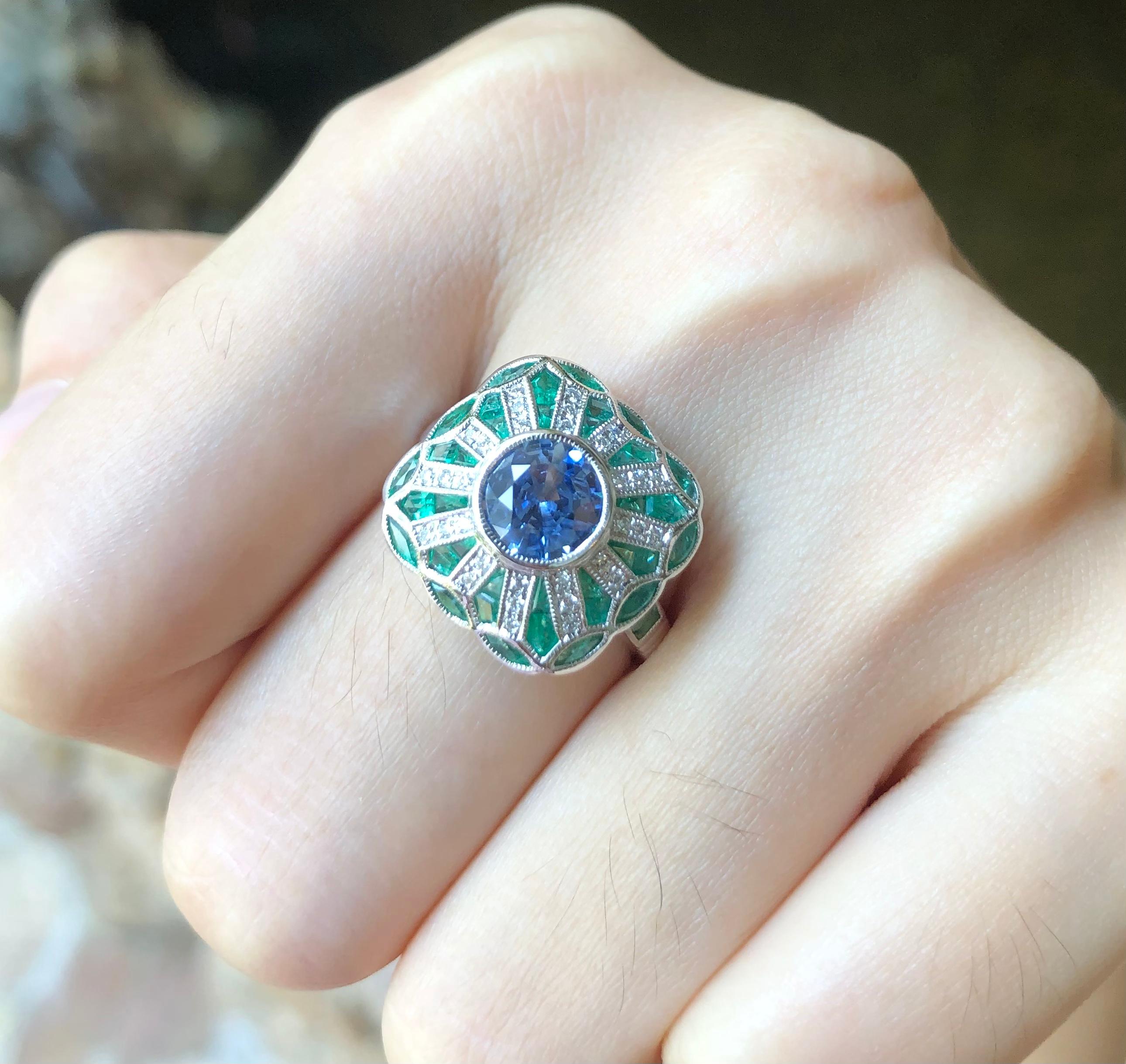 Art Deco Blue Sapphire with Emerald and Diamond Ring Set in 18 Karat White Gold Settings For Sale