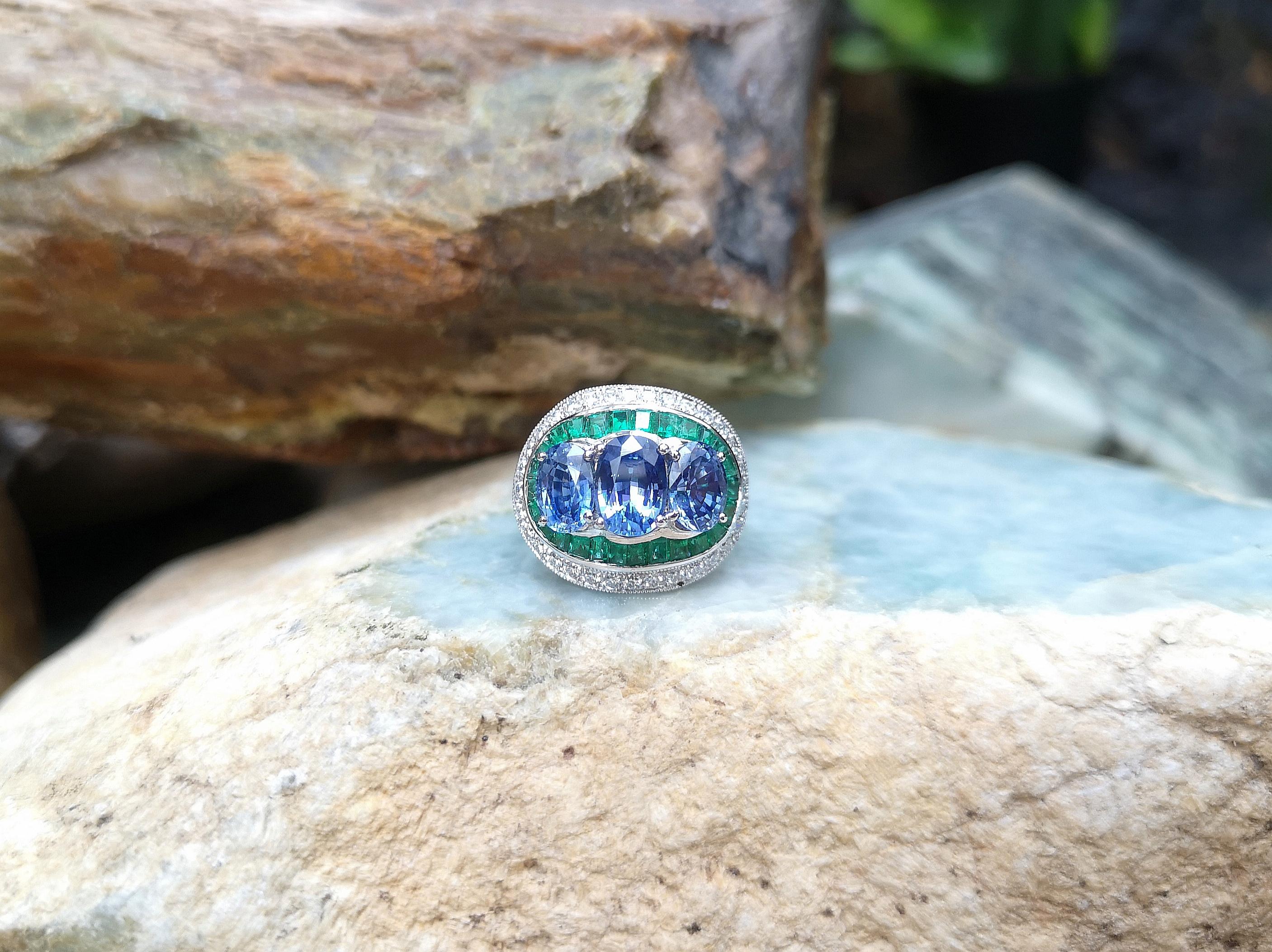 Blue Sapphire with Emerald and Diamond Ring Set in 18 Karat White Gold Settings For Sale 1