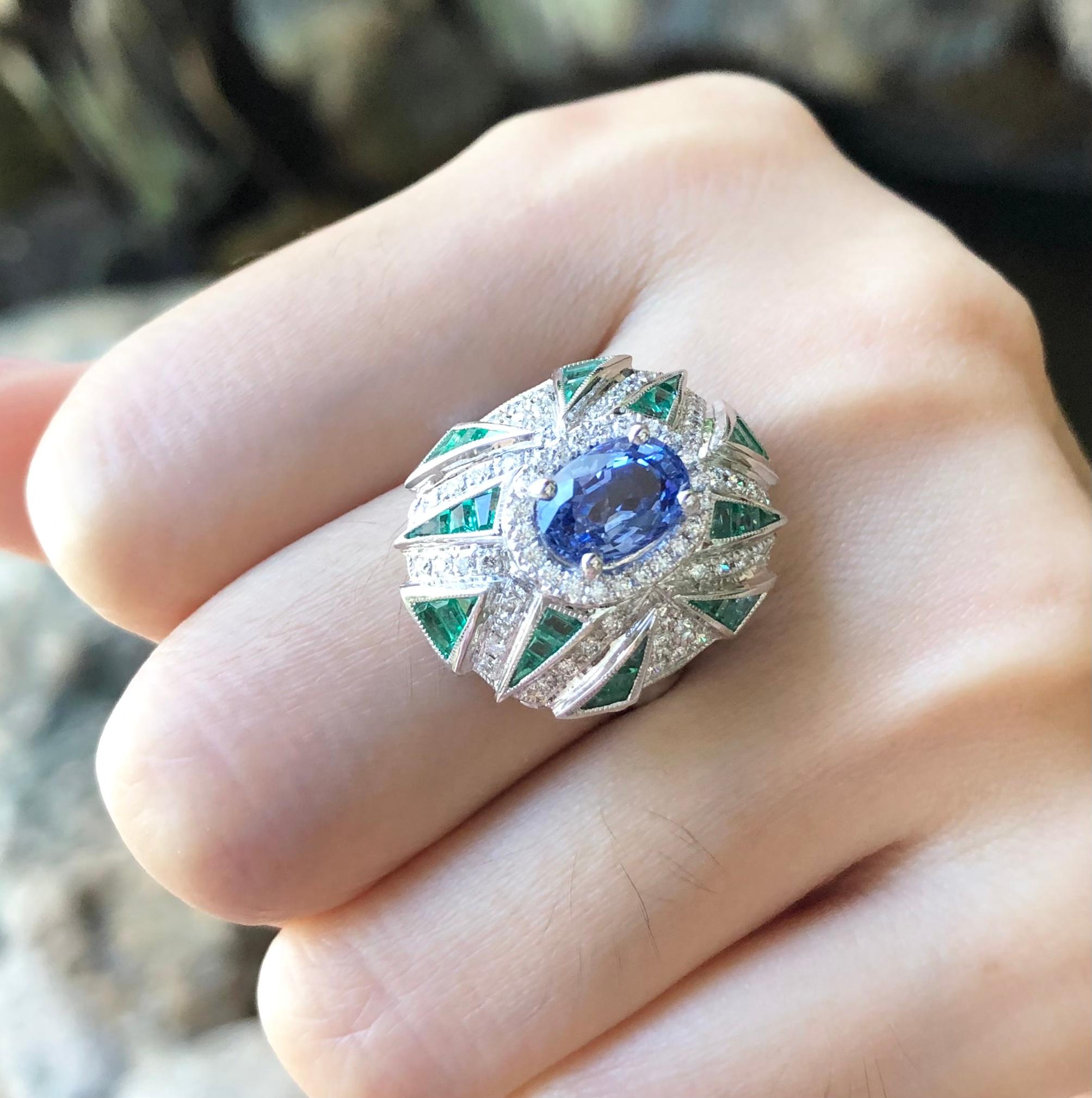 Blue Sapphire with Emerald and Diamond Ring Set in 18 Karat White Gold Settings For Sale 1