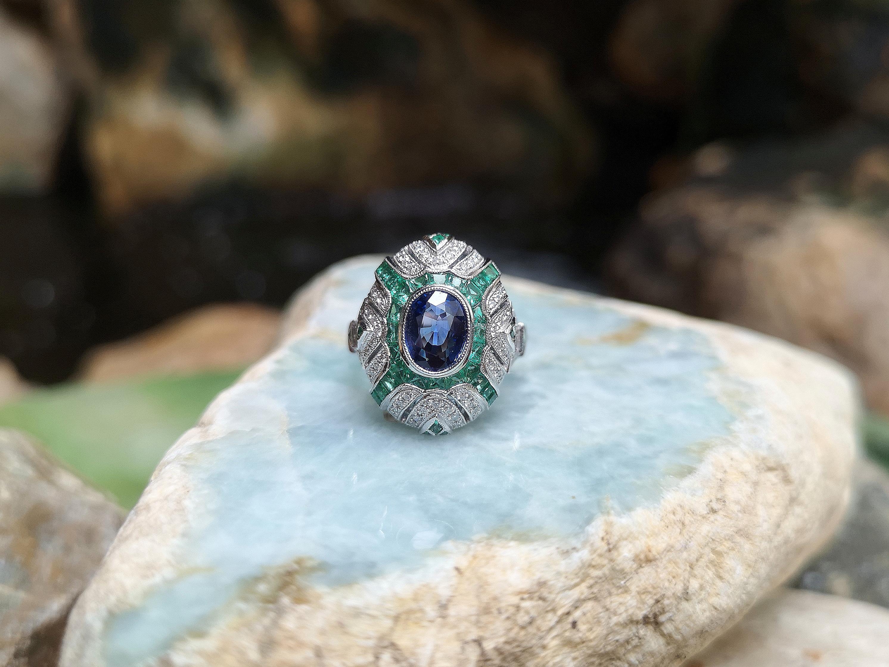 Blue Sapphire with Emerald and Diamond Ring Set in 18 Karat White Gold Settings For Sale 3