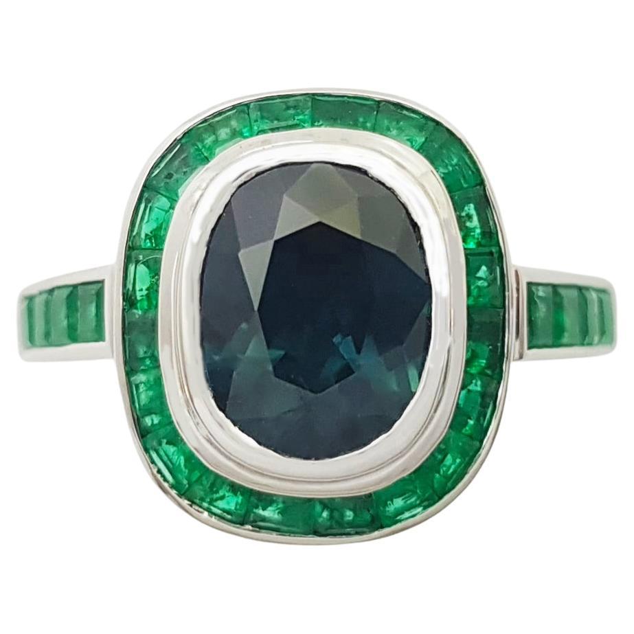 Bague en or blanc 18K sertie de saphirs bleus et d
émeraudes