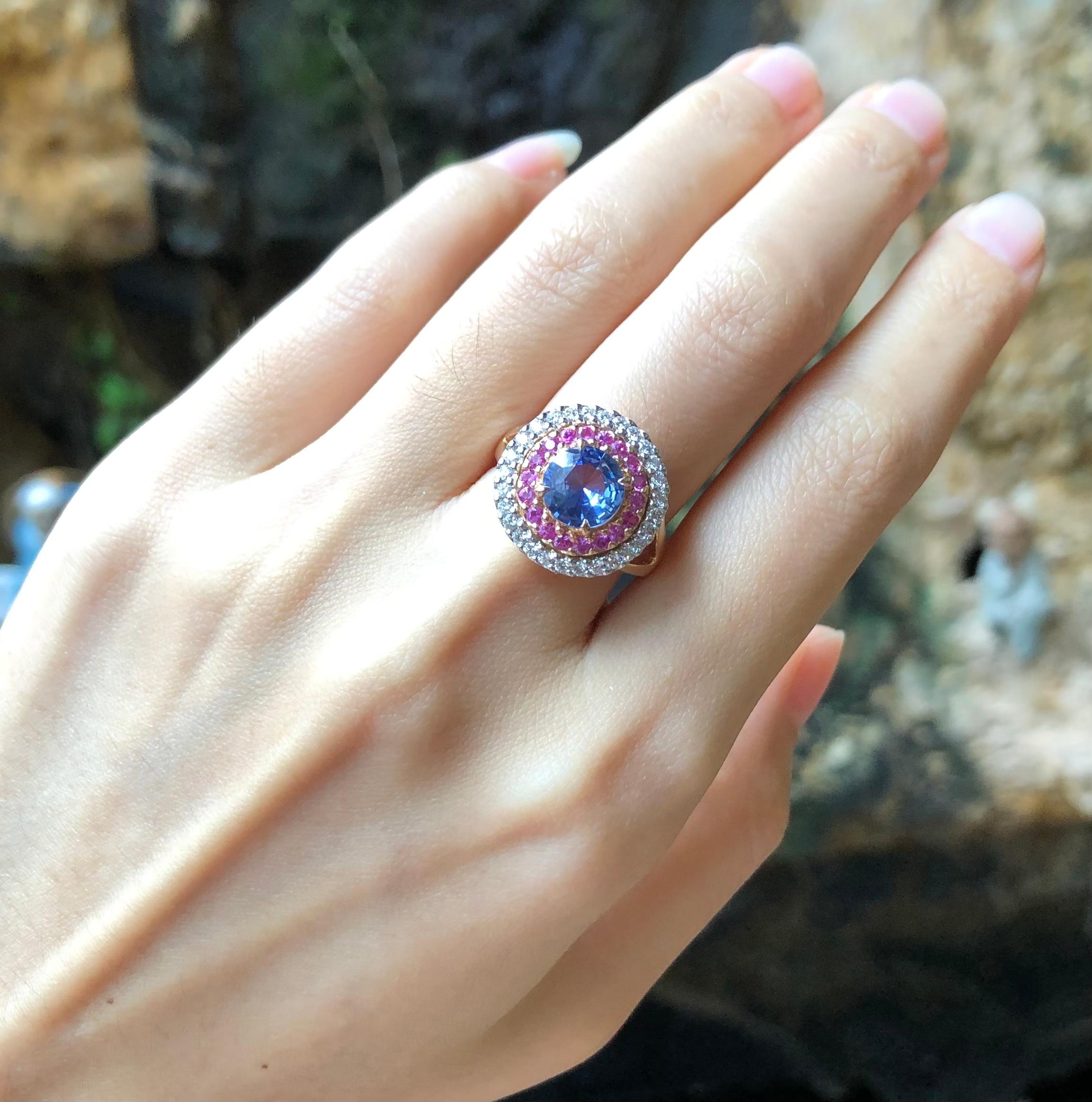 Round Cut Blue Sapphire with Pink Sapphire and Diamond Ring Set in 18 Karat Rose Gold For Sale