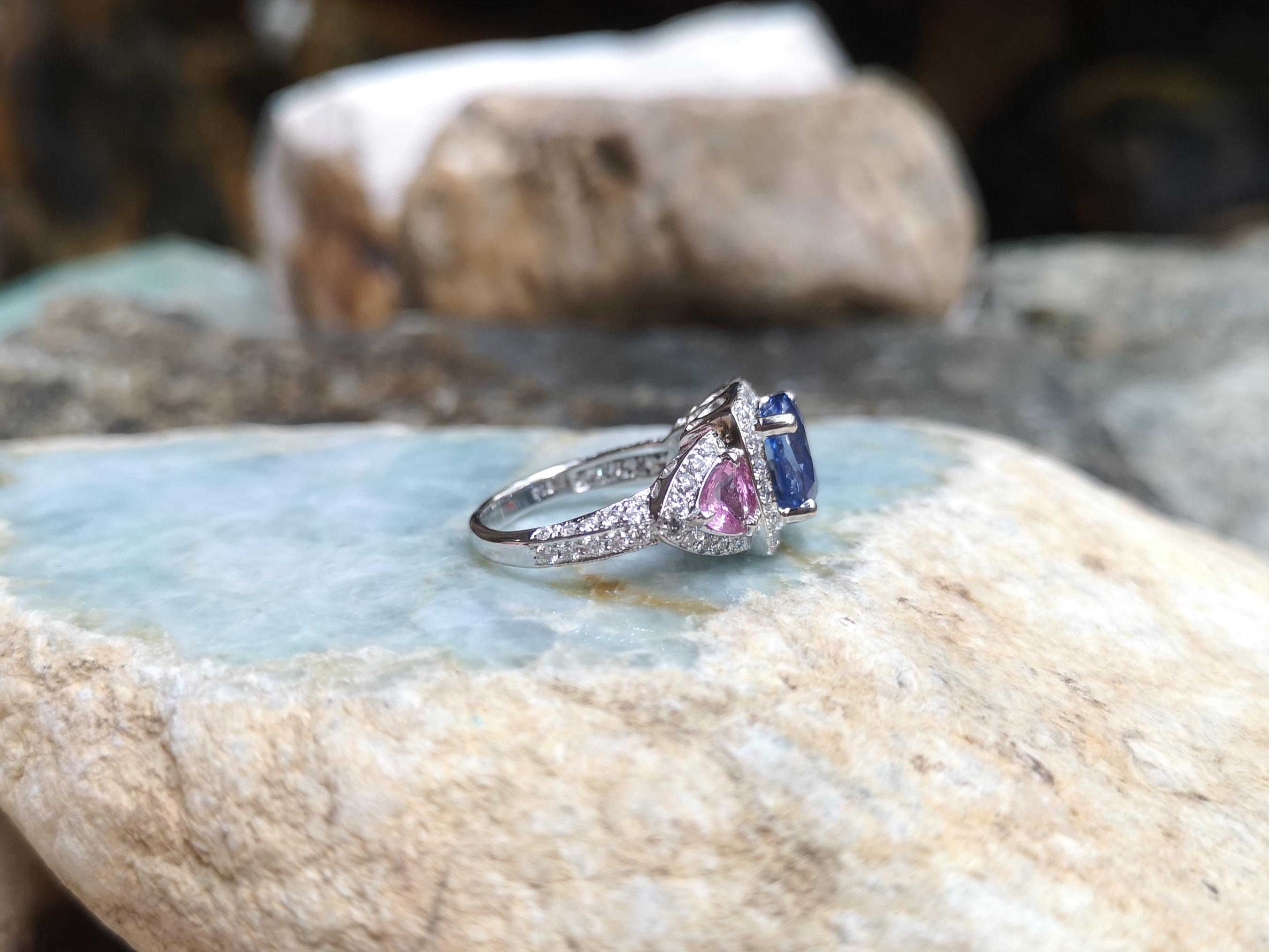 Blue Sapphire with Pink Sapphire and Diamond Ring Set in 18 Karat White Gold  For Sale 4