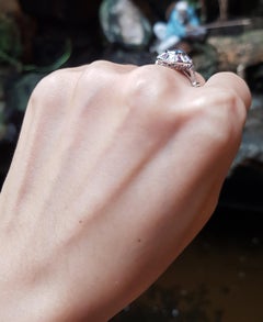 Anello con zaffiro blu, zaffiro rosa e diamanti in oro bianco 18 carati