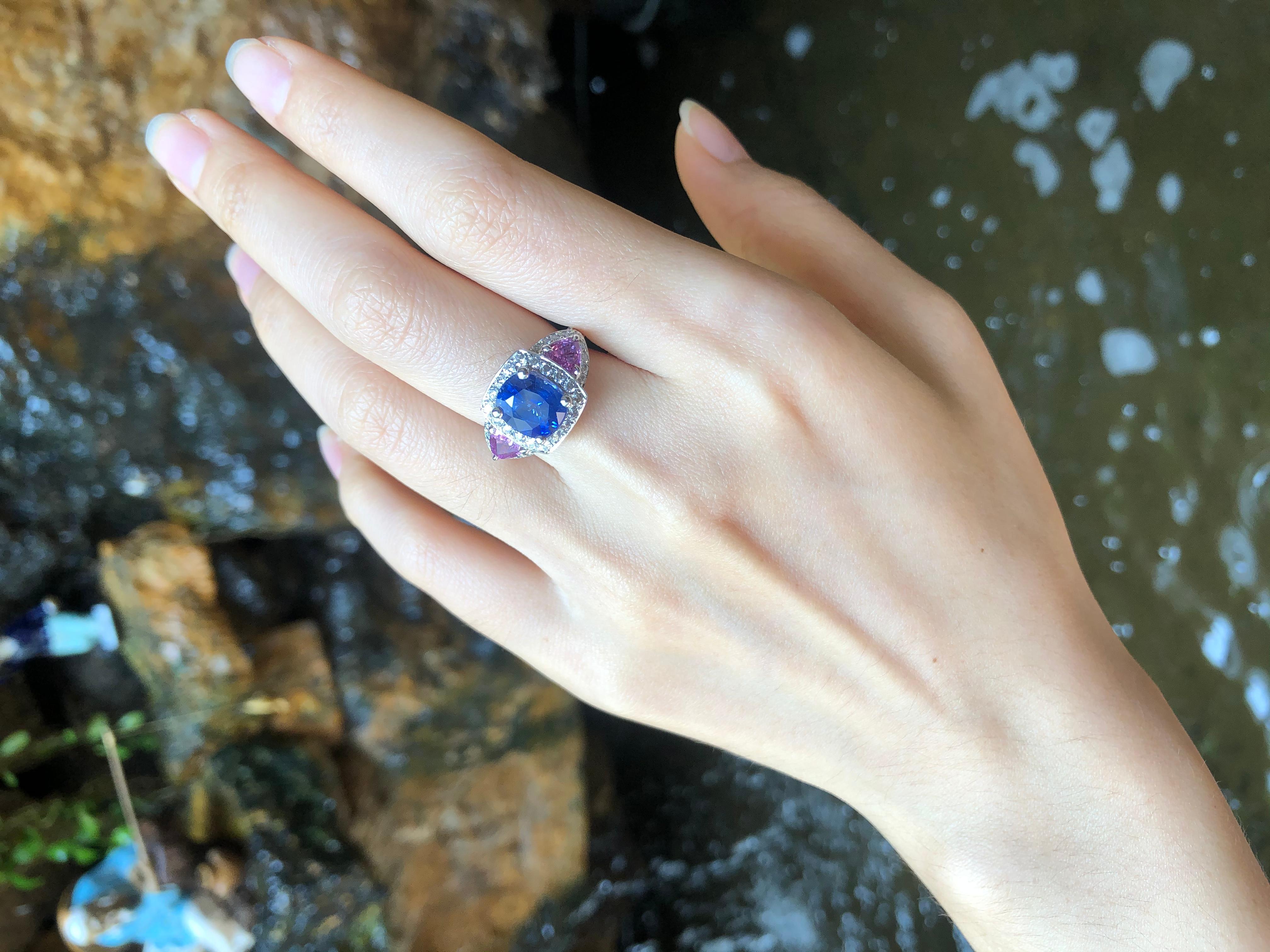 Contemporary Blue Sapphire with Pink Sapphire and Diamond Ring Set in 18 Karat White Gold  For Sale