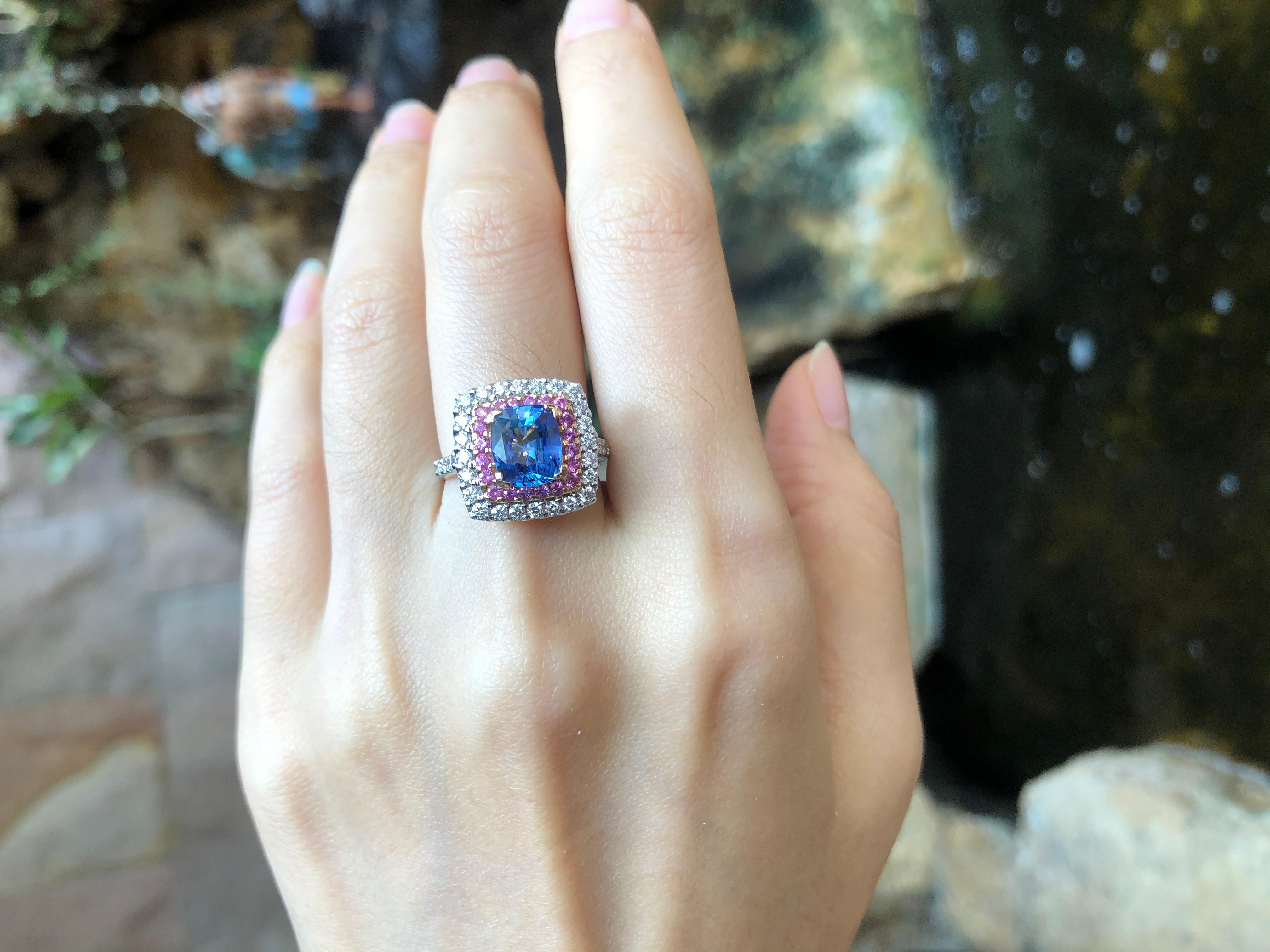 Contemporary Blue Sapphire with Pink Sapphire and Diamond Ring Set in 18 Karat White Gold For Sale