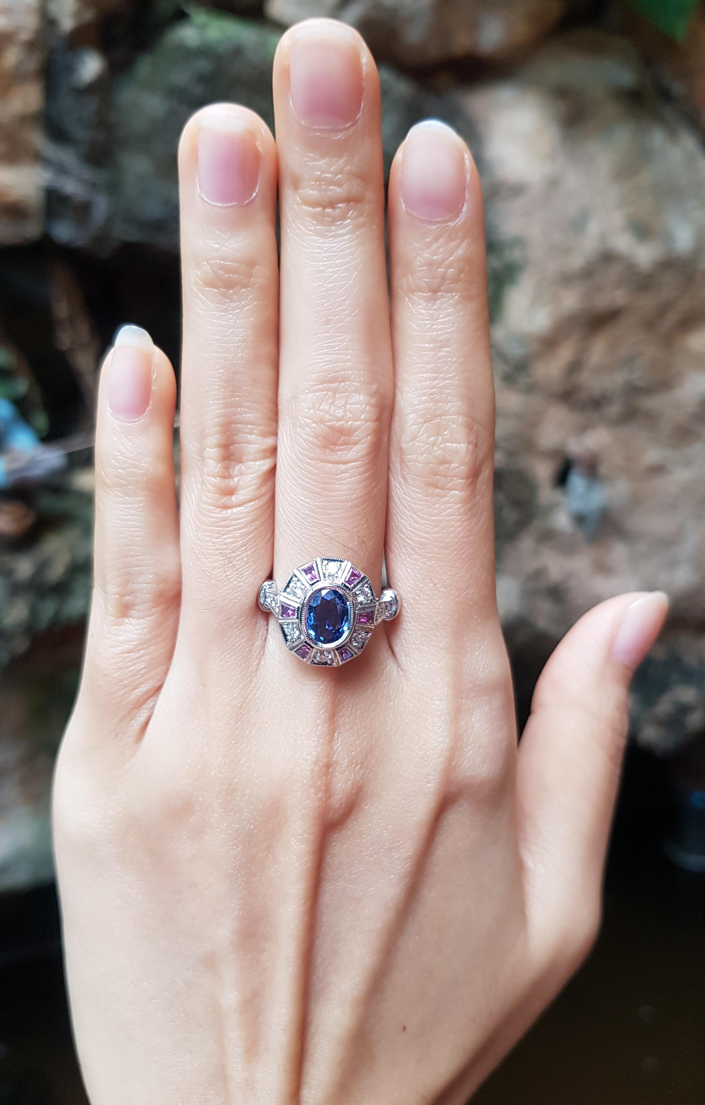 Blue Sapphire with Pink Sapphire and Diamond Ring set in 18 Karat White Gold  In New Condition For Sale In Bangkok, TH