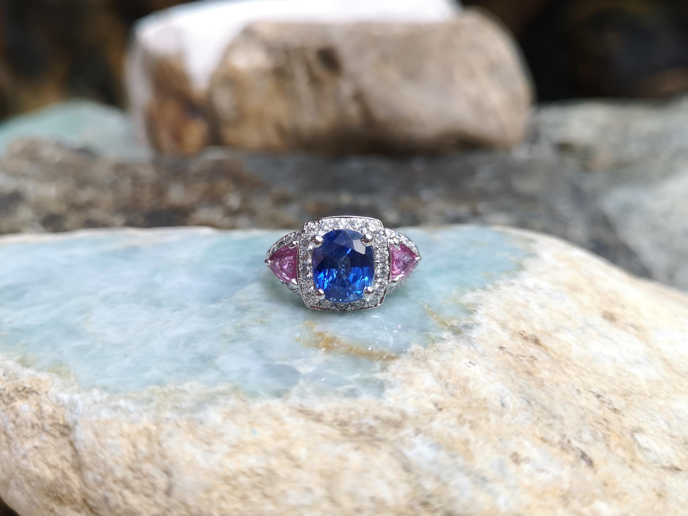 Blue Sapphire with Pink Sapphire and Diamond Ring Set in 18 Karat White Gold  For Sale 2