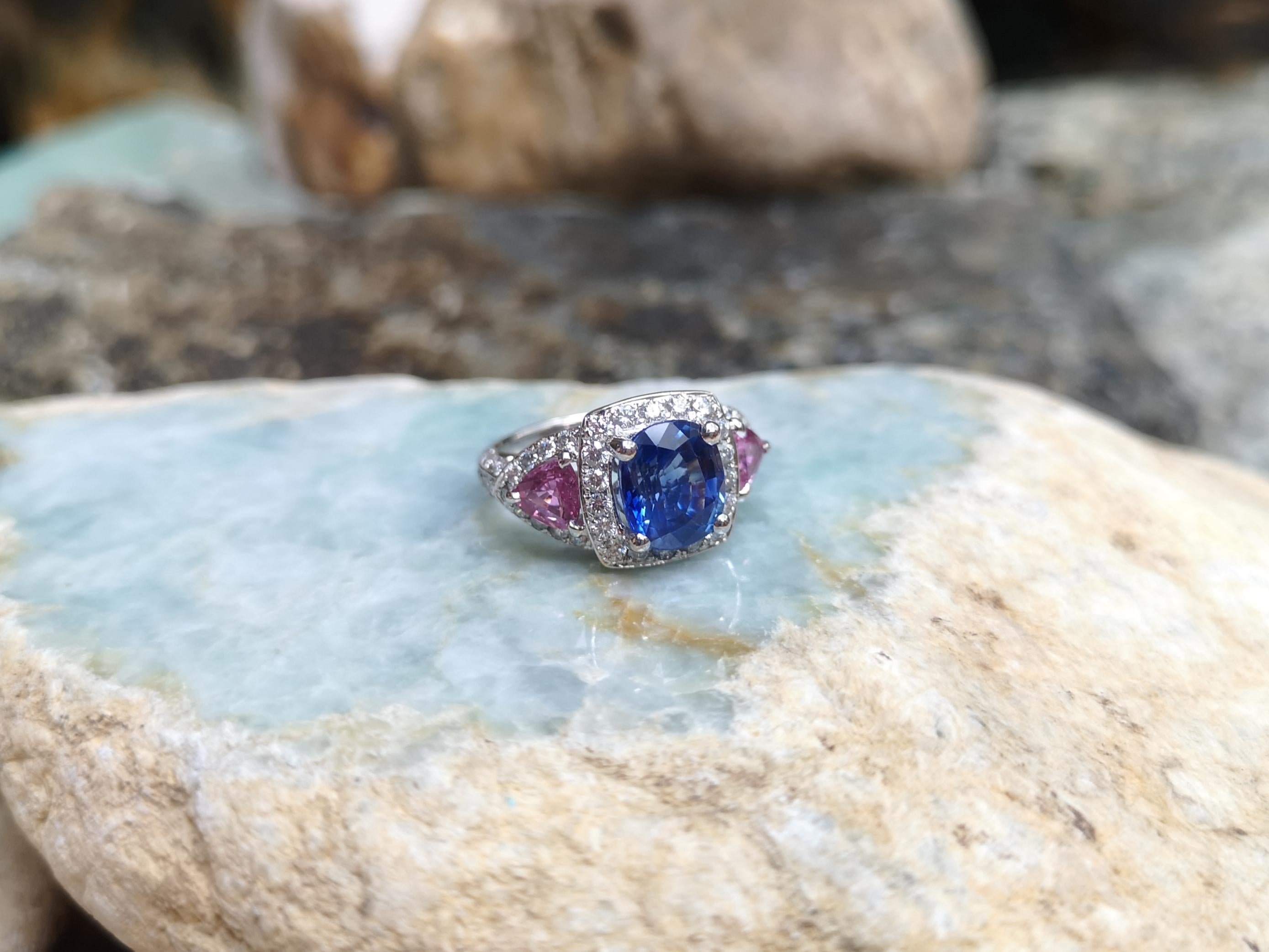 Blue Sapphire with Pink Sapphire and Diamond Ring Set in 18 Karat White Gold  For Sale 3