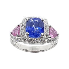 Bague en or blanc 18 carats sertie d'un saphir bleu avec un saphir rose et de diamants 