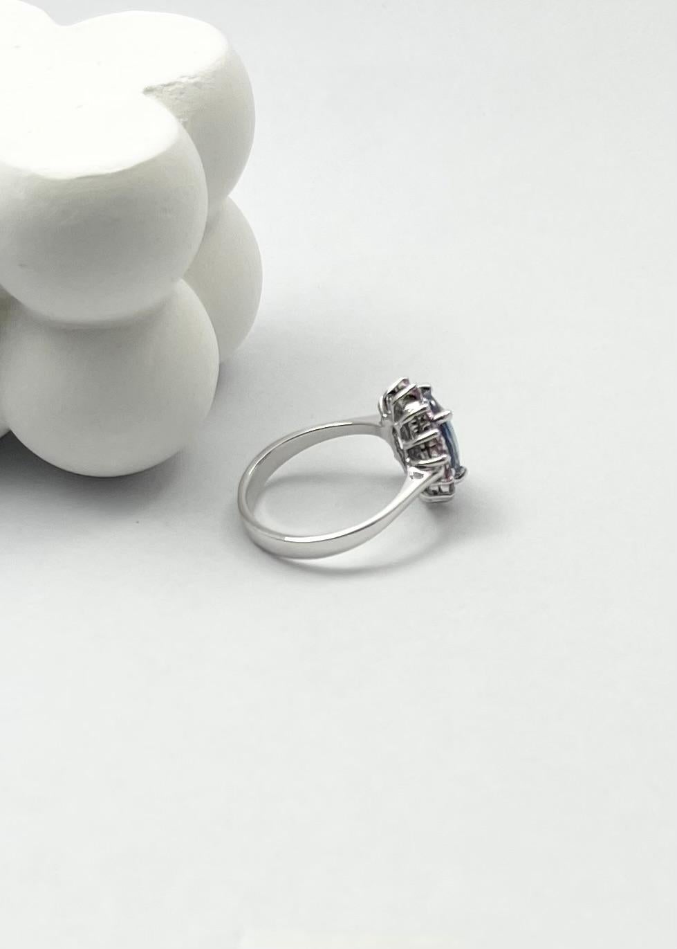 Anello con zaffiro blu e zaffiro rosa con montatura in oro bianco 14K in vendita 7