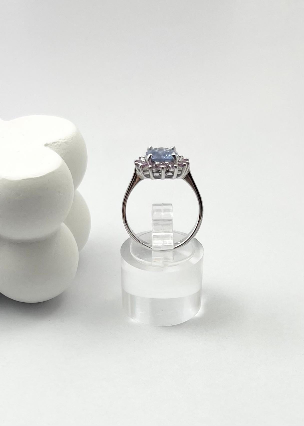 Anello con zaffiro blu e zaffiro rosa con montatura in oro bianco 14K in vendita 8