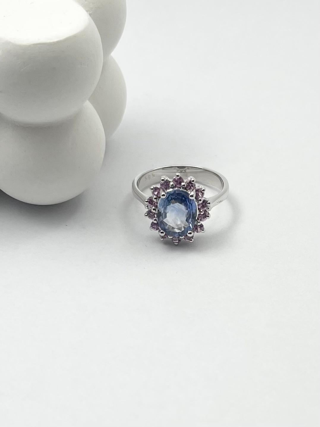 Anello con zaffiro blu e zaffiro rosa con montatura in oro bianco 14K in vendita 3