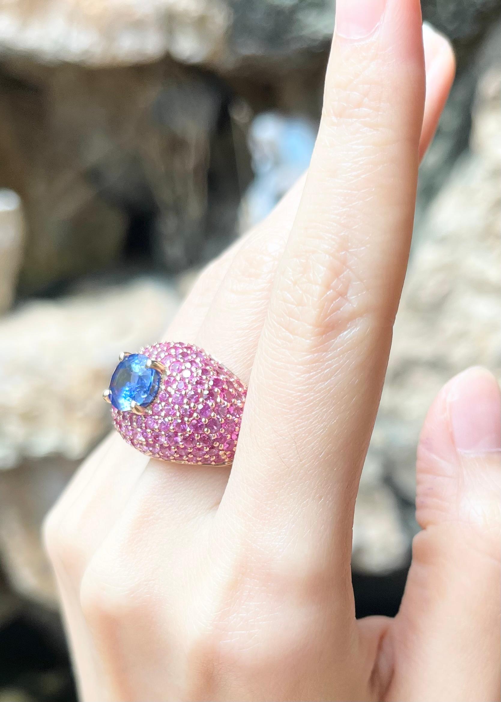 Oval Cut Blue Sapphire with Pink Sapphire Ring set in 18K Rose Gold Settings For Sale