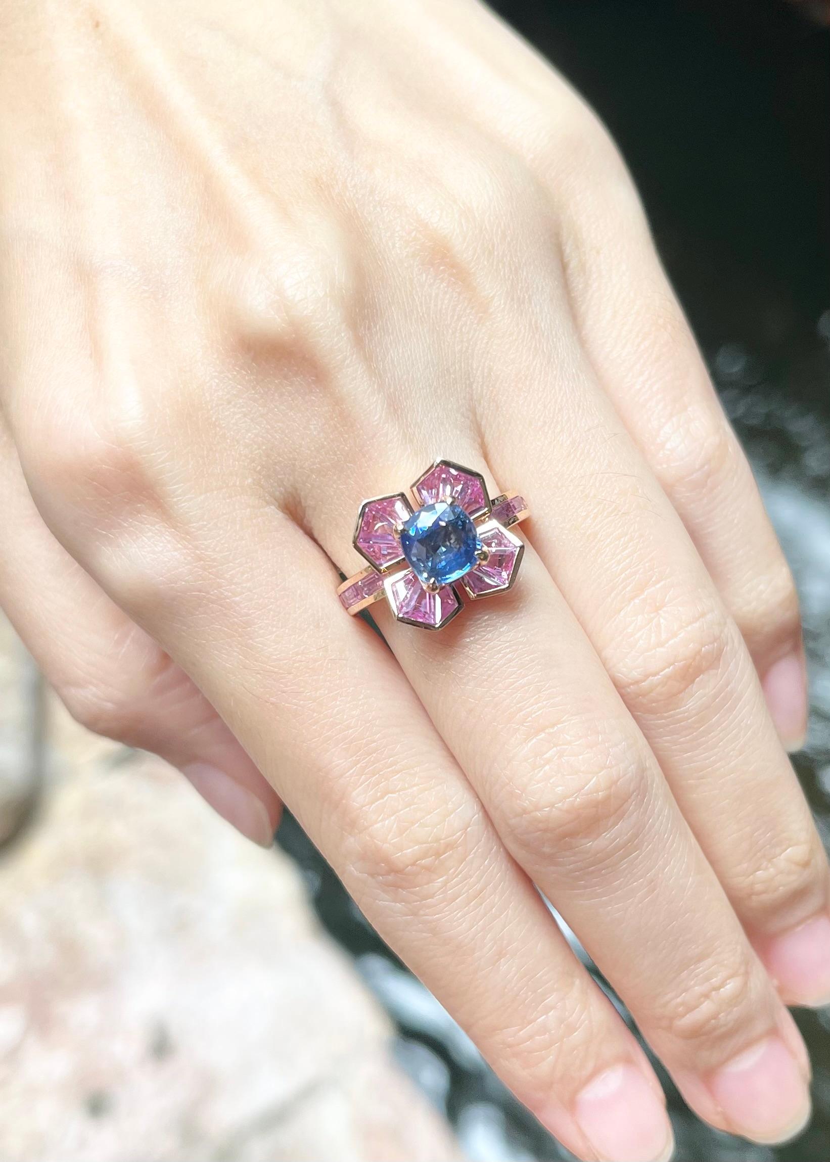 Mixed Cut Blue Sapphire with Pink Sapphire Ring set in 18K Rose Gold Settings For Sale