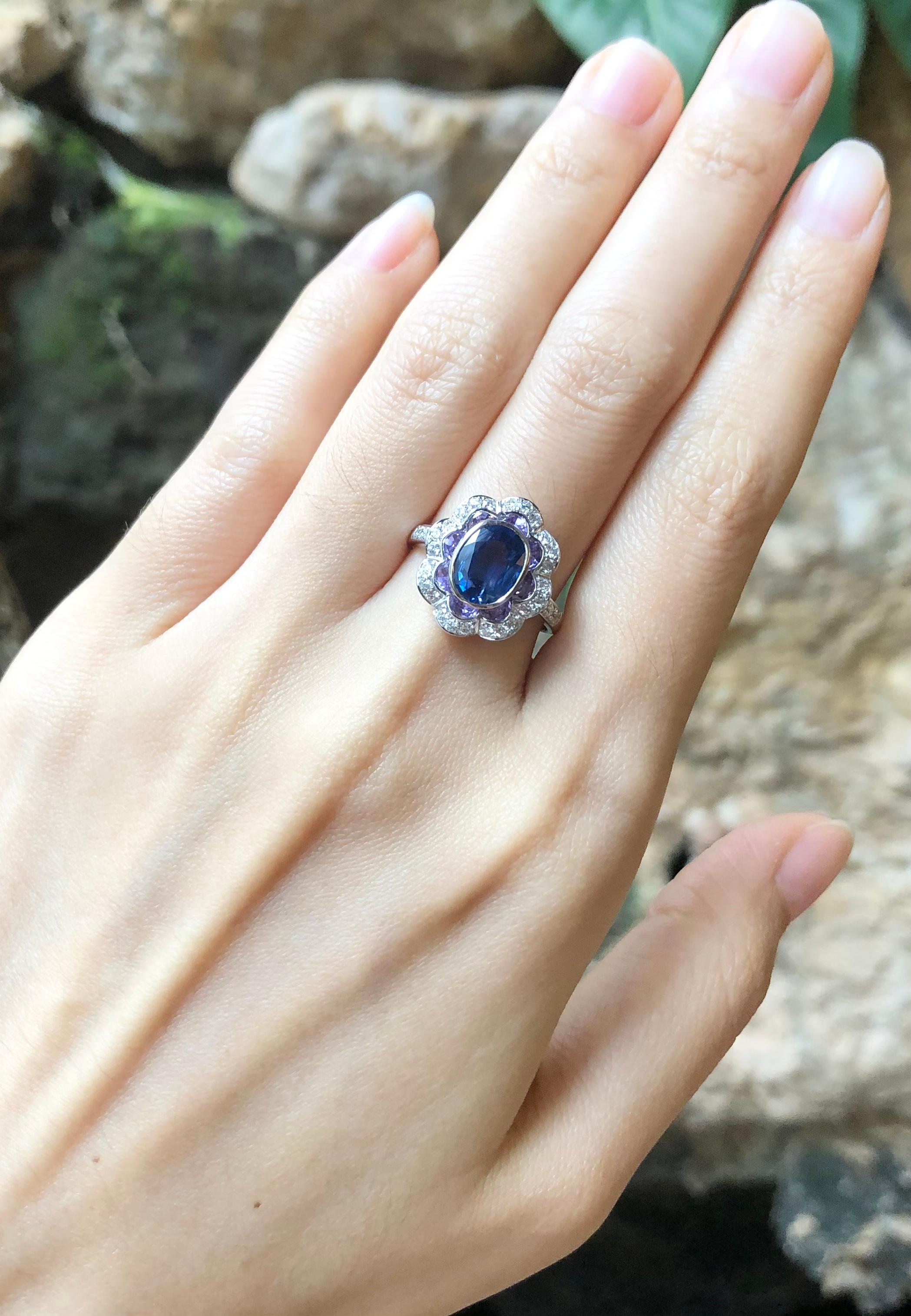 Art Deco Blue Sapphire with Purple Sapphire and Diamond Ring Set in 18 Karat White Gold For Sale