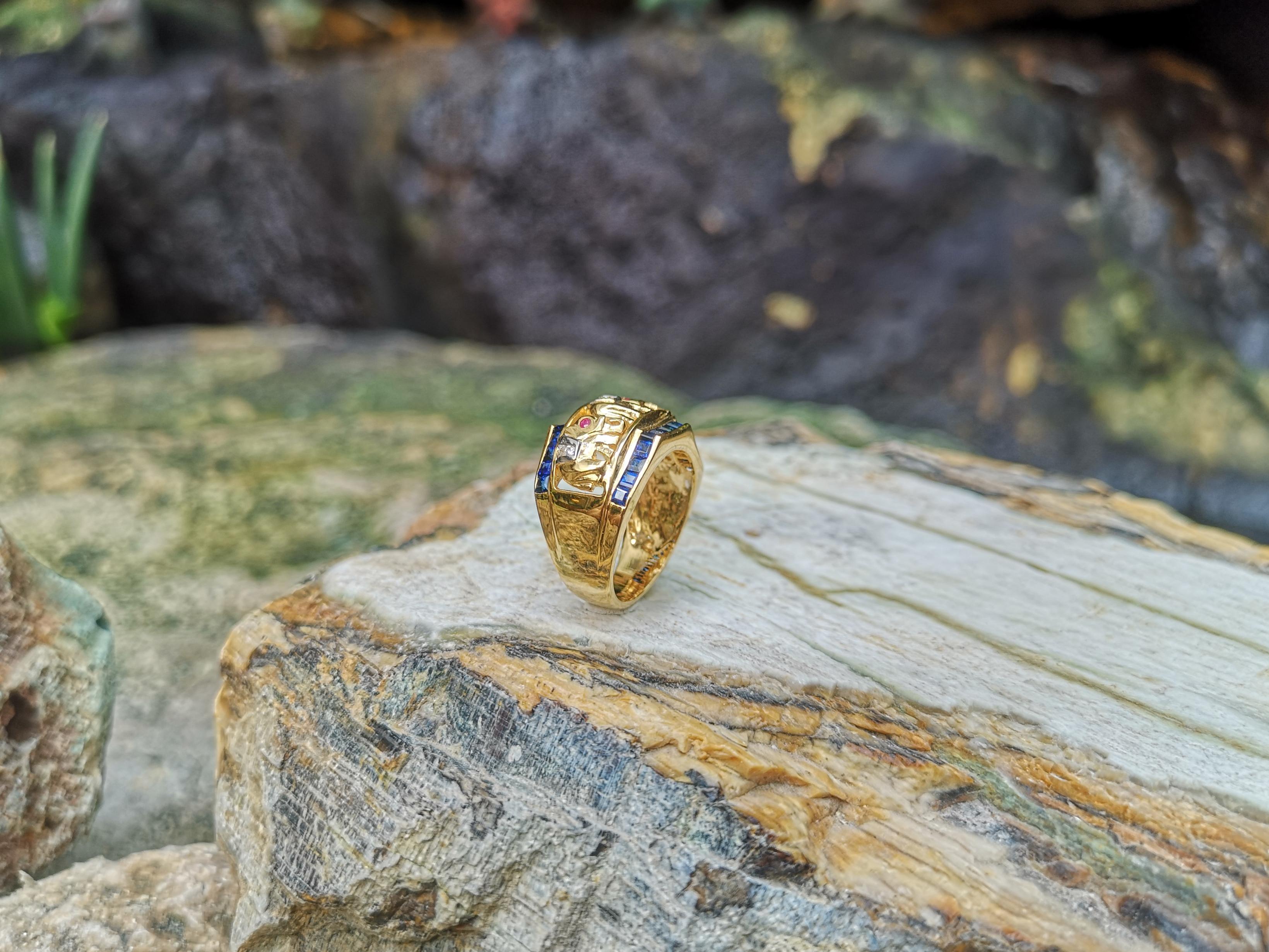 Bague éléphant en or 18 carats sertie d'un saphir bleu avec rubis et diamants en vente 7