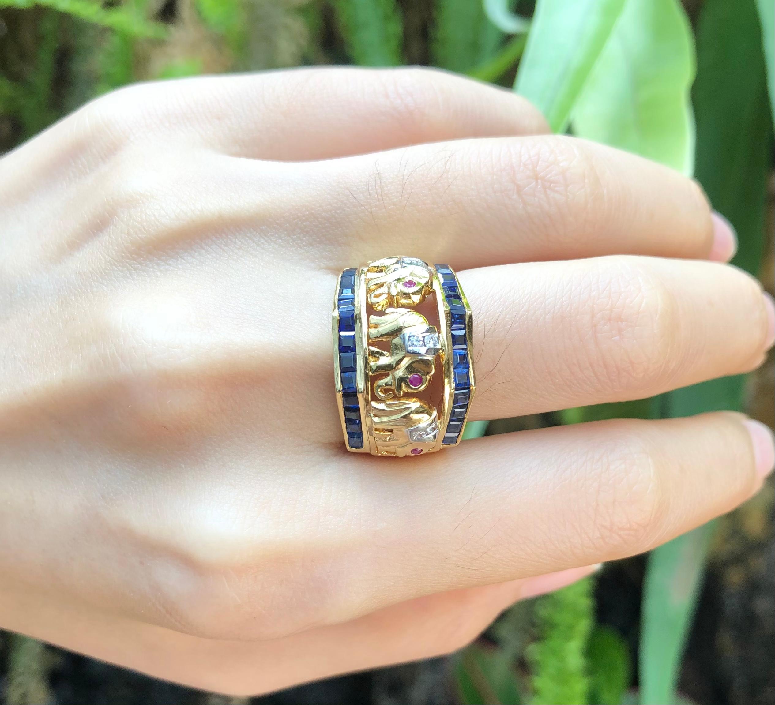 Bague éléphant en or 18 carats sertie d'un saphir bleu avec rubis et diamants Neuf - En vente à Bangkok, TH