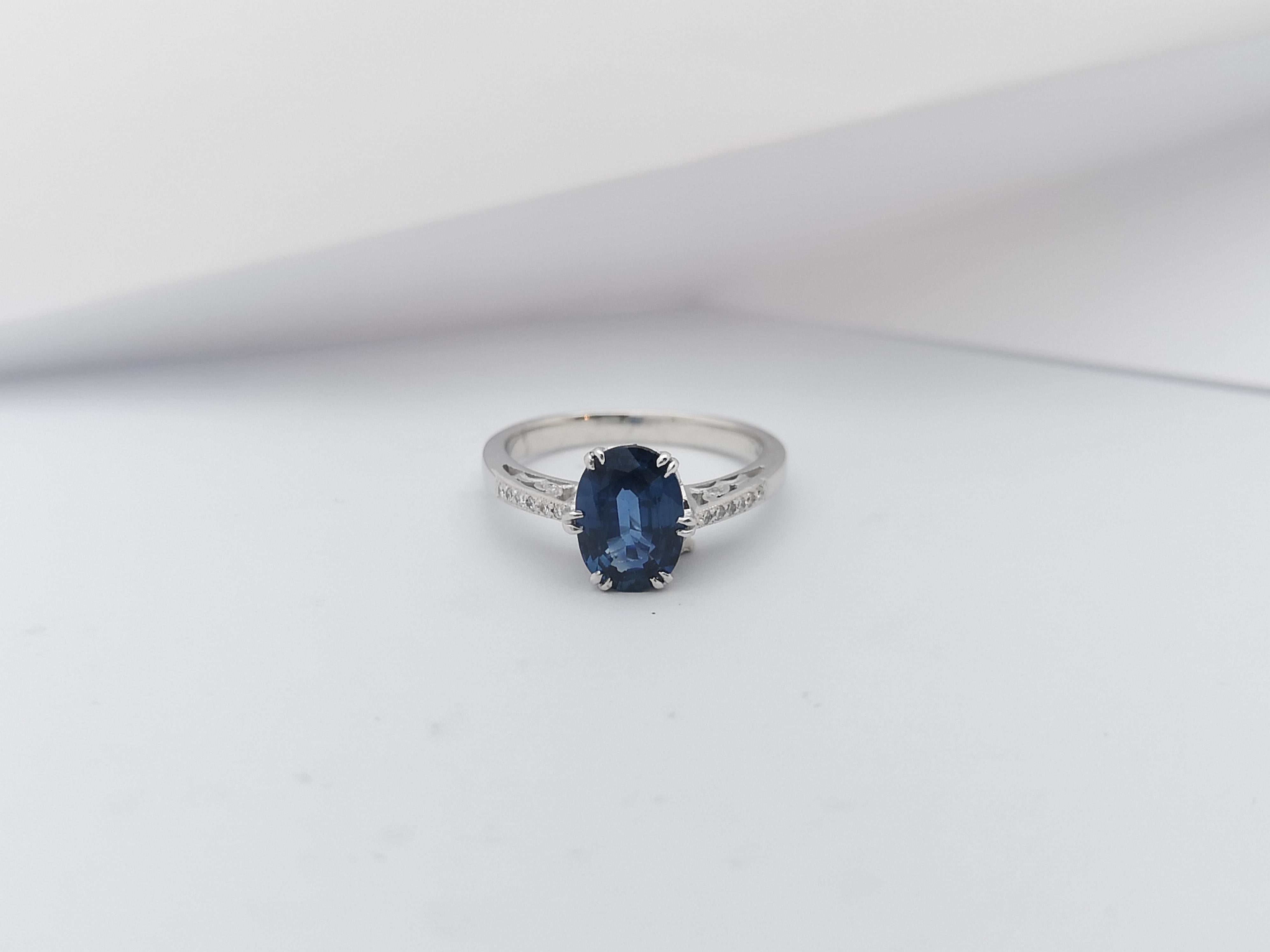 Anillo de zafiro azul con rubí y diamantes engastado en oro blanco de 18 quilates en venta 5