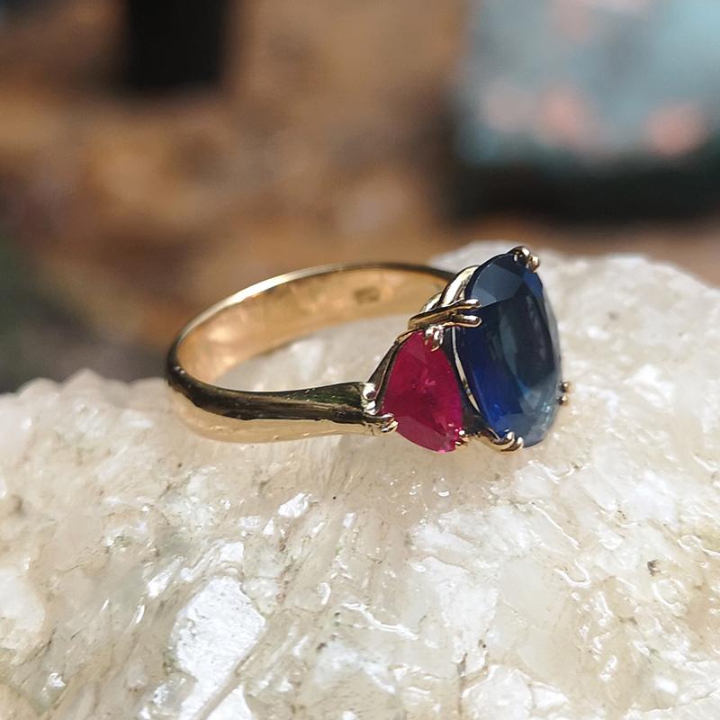 Blue Sapphire with Ruby Ring Set in 18 Karat Gold Settings For Sale 1