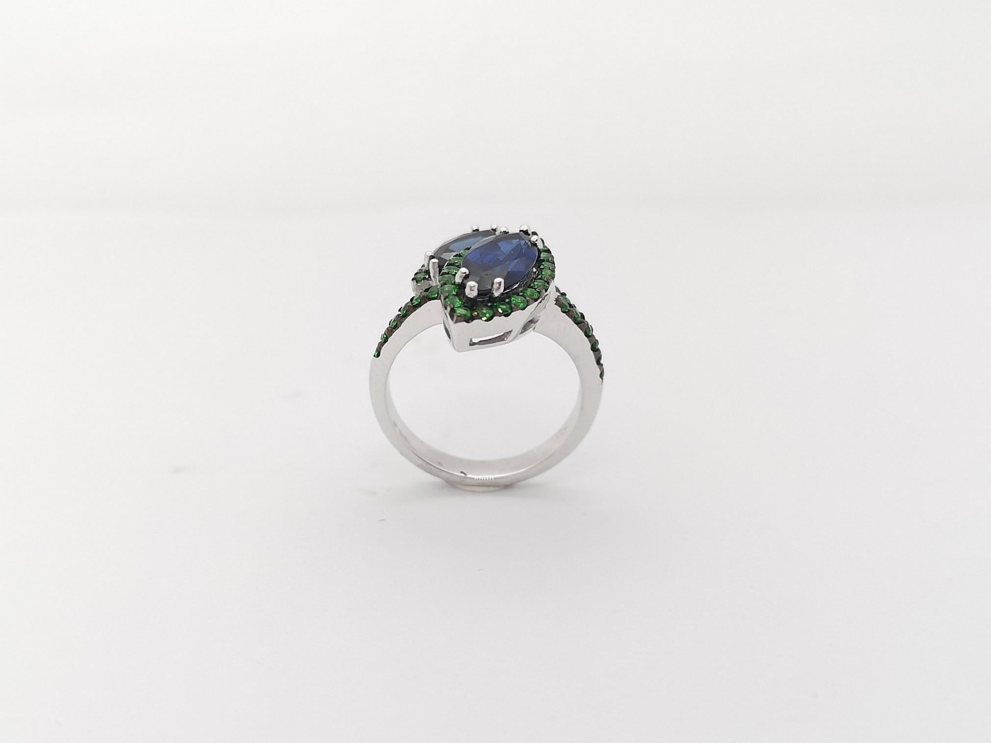 Ring mit blauem Saphir und Tsavorit in 18 Karat Weißgold gefasst im Angebot 5