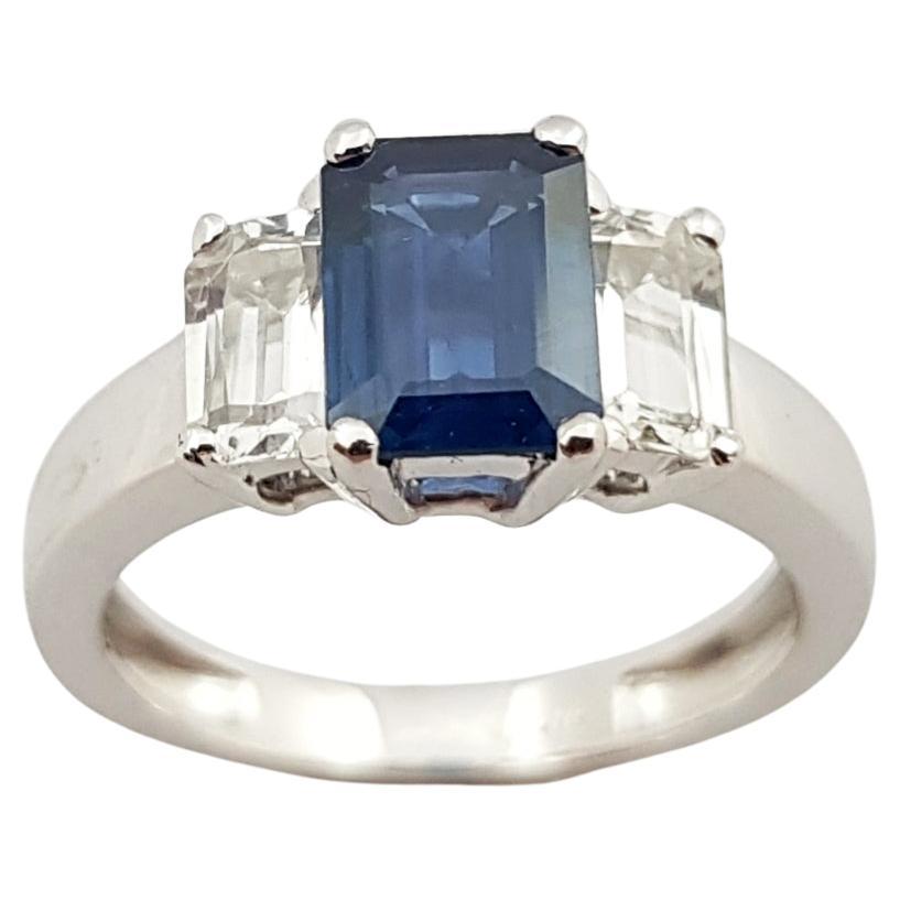 Bague en platine sertie d'un saphir bleu et d'un saphir blanc de 900 carats