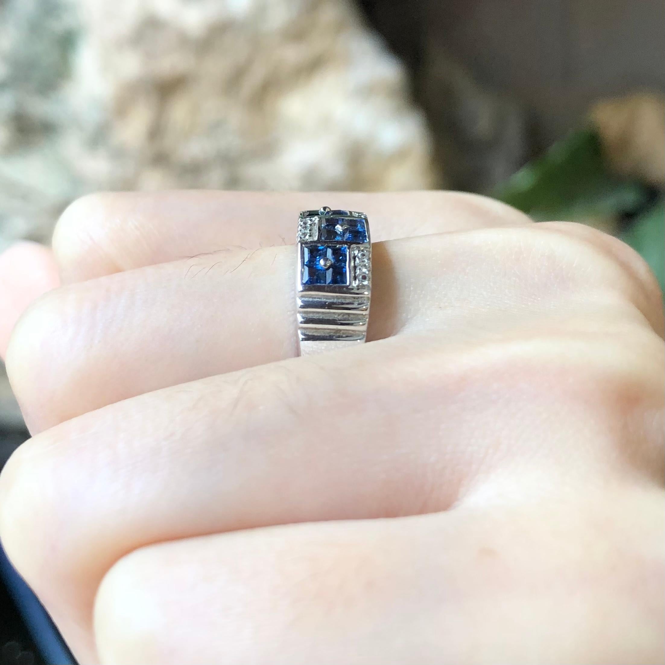 Ring mit blauem Saphir und weißem Topas in Silberfassung (Zeitgenössisch) im Angebot