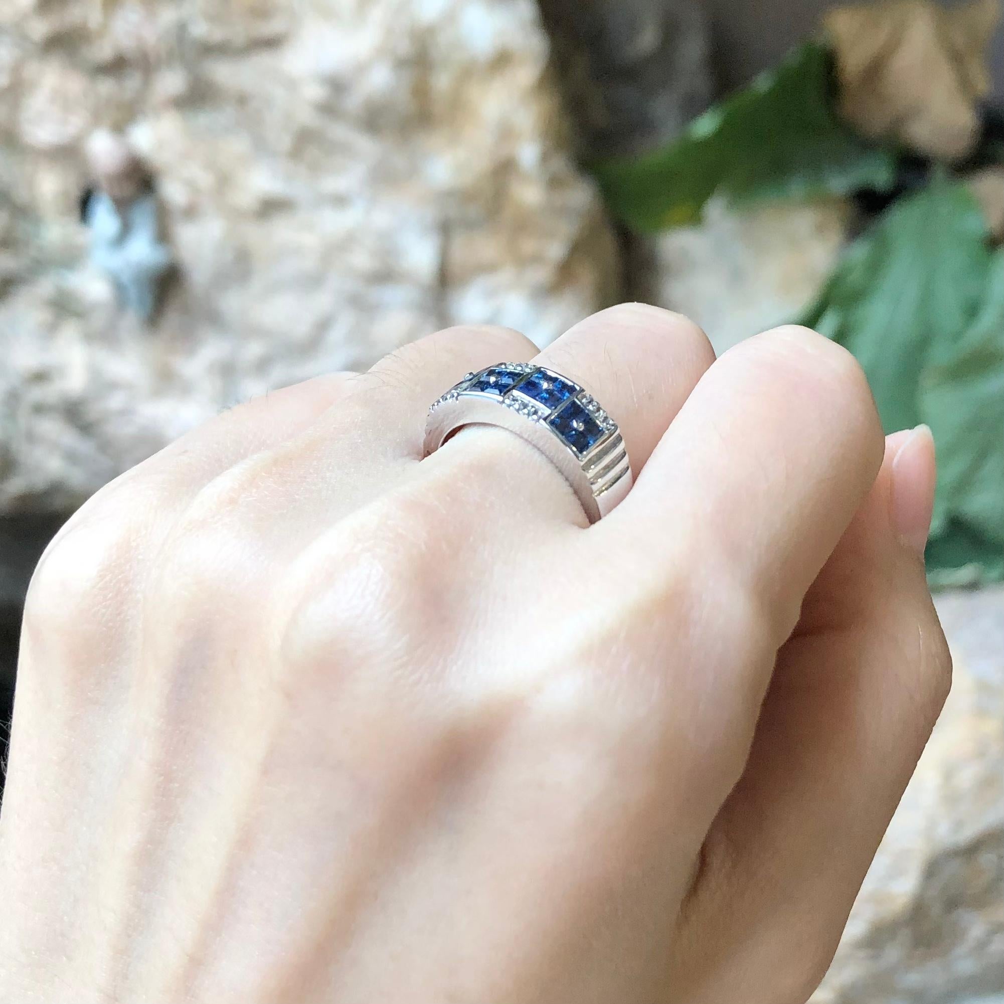 Ring mit blauem Saphir und weißem Topas in Silberfassung für Damen oder Herren im Angebot