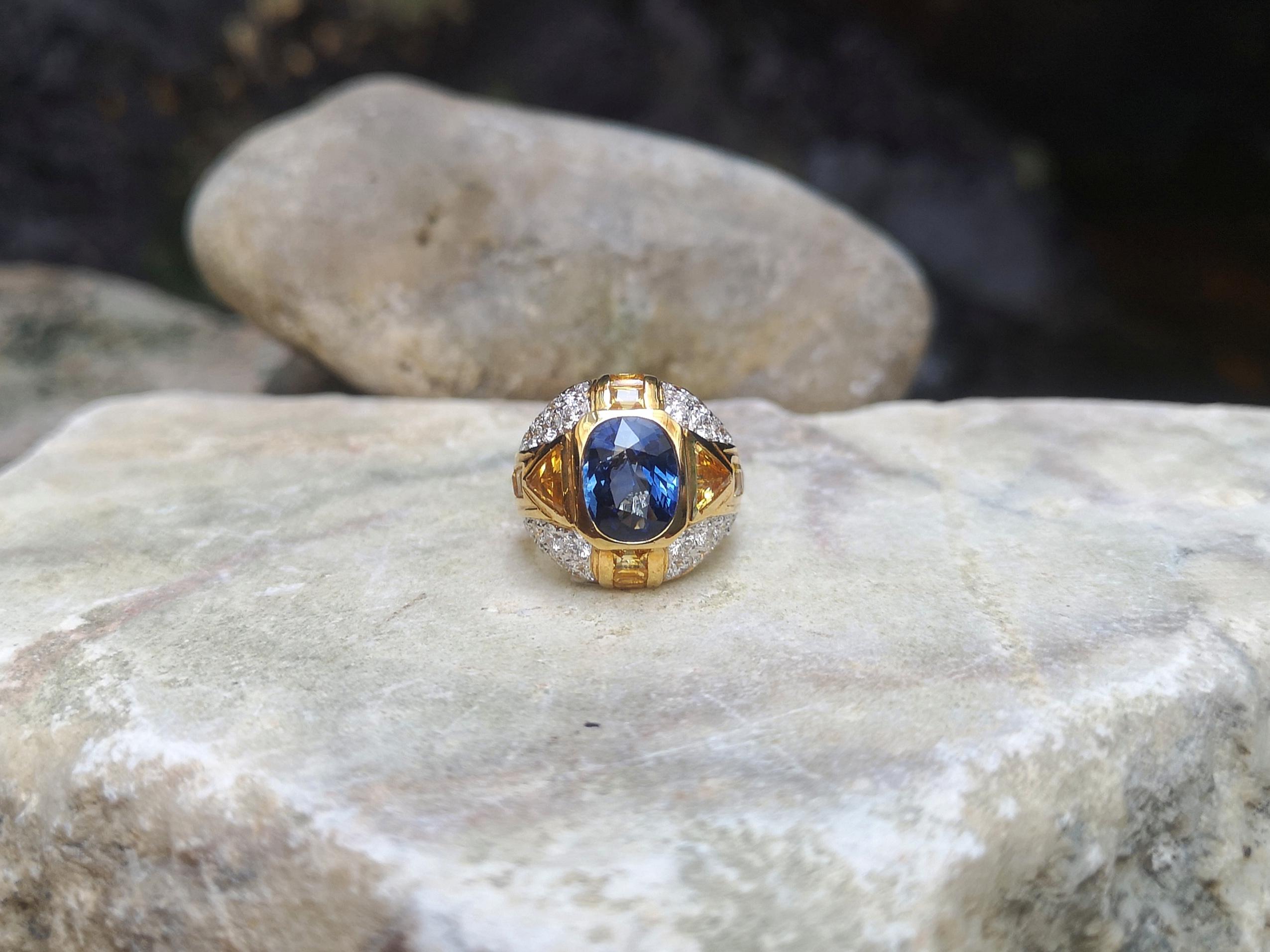 Blue Sapphire with Yellow Sapphire and Diamond Ring Set in 18 Karat Gold Setting For Sale 1