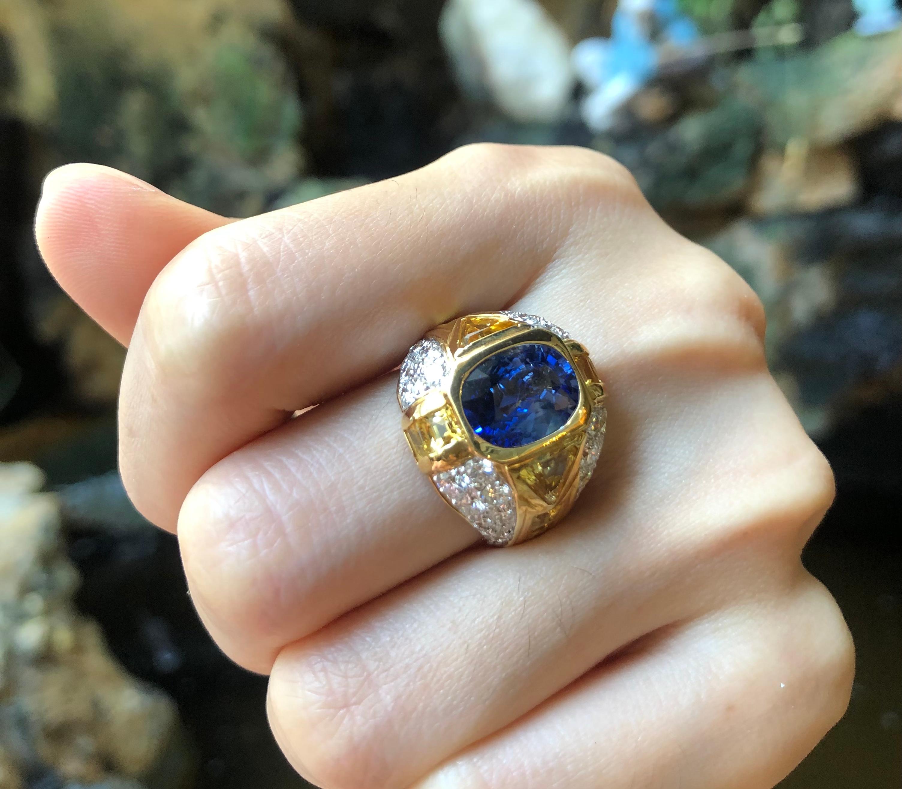 Contemporary Blue Sapphire with Yellow Sapphire and Diamond Ring Set in 18 Karat Gold Setting For Sale