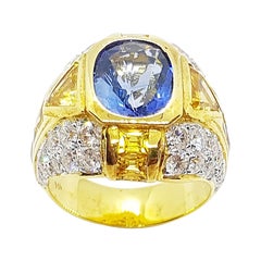 Bague en or 18 carats sertie d'un saphir bleu et d'un saphir jaune et de diamants