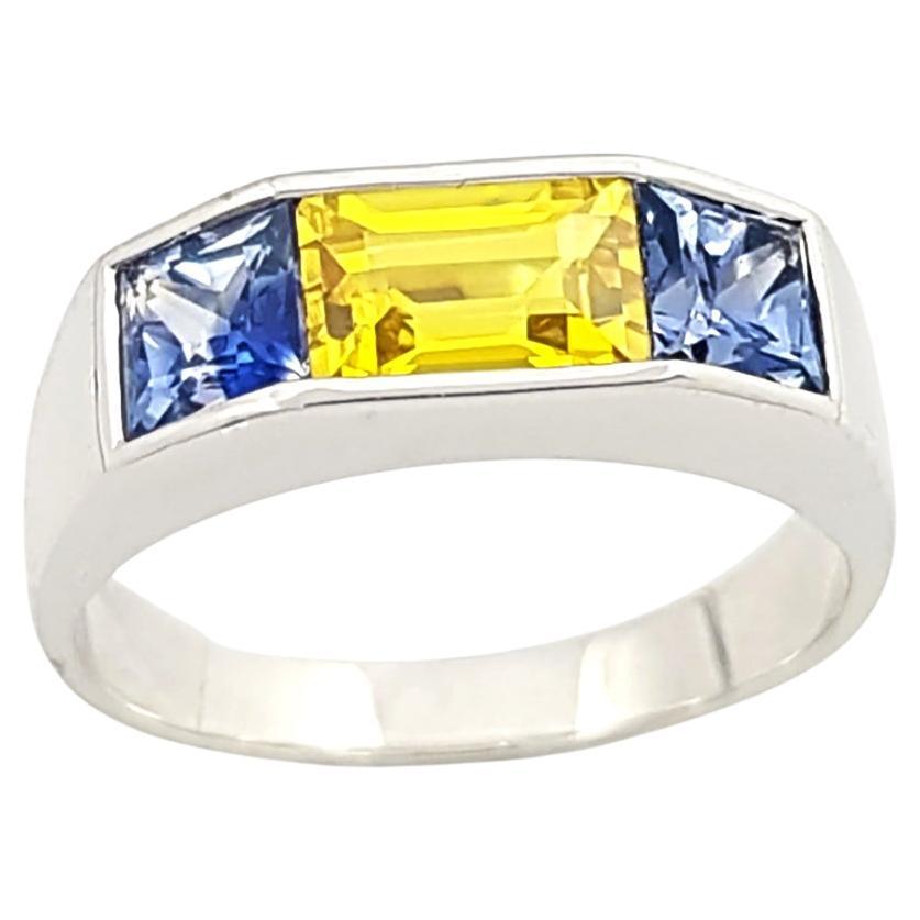 Anillo de zafiro azul con zafiro amarillo engastado en oro blanco de 18 quilates