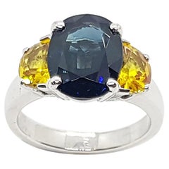 Ring mit blauem blauem Saphir und gelbem Saphir, gefasst in Platin 900 Fassung