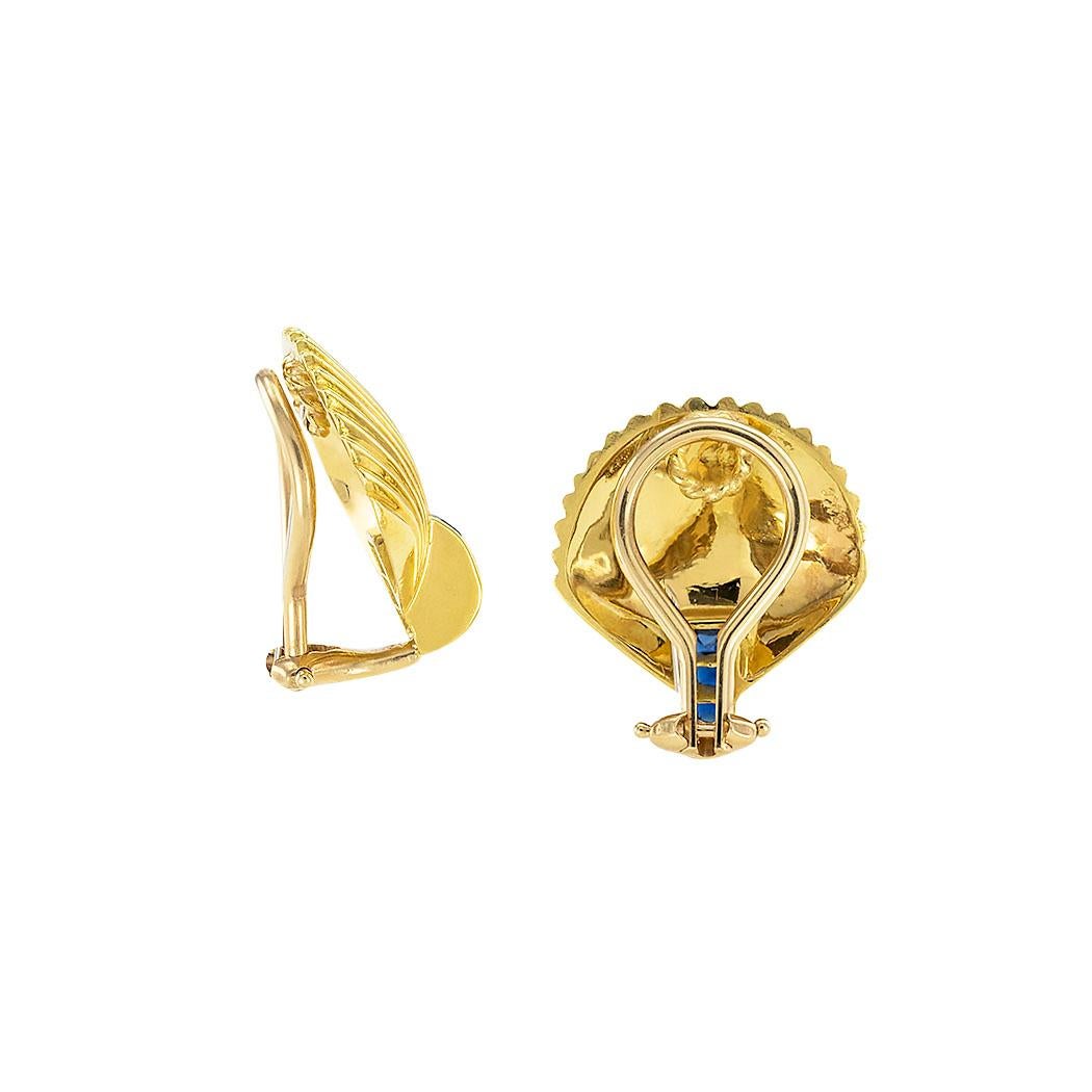 Blue Sapphire Yellow Gold Clamshell Clip-on Earrings In Good Condition In Los Angeles, CA