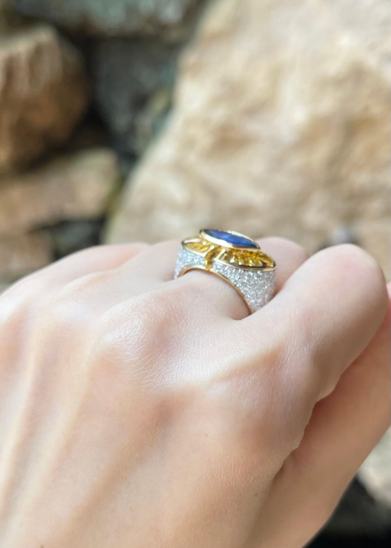 da uomo o donna Anello con zaffiro blu, zaffiro giallo e diamante incastonati in oro 18 carati in vendita