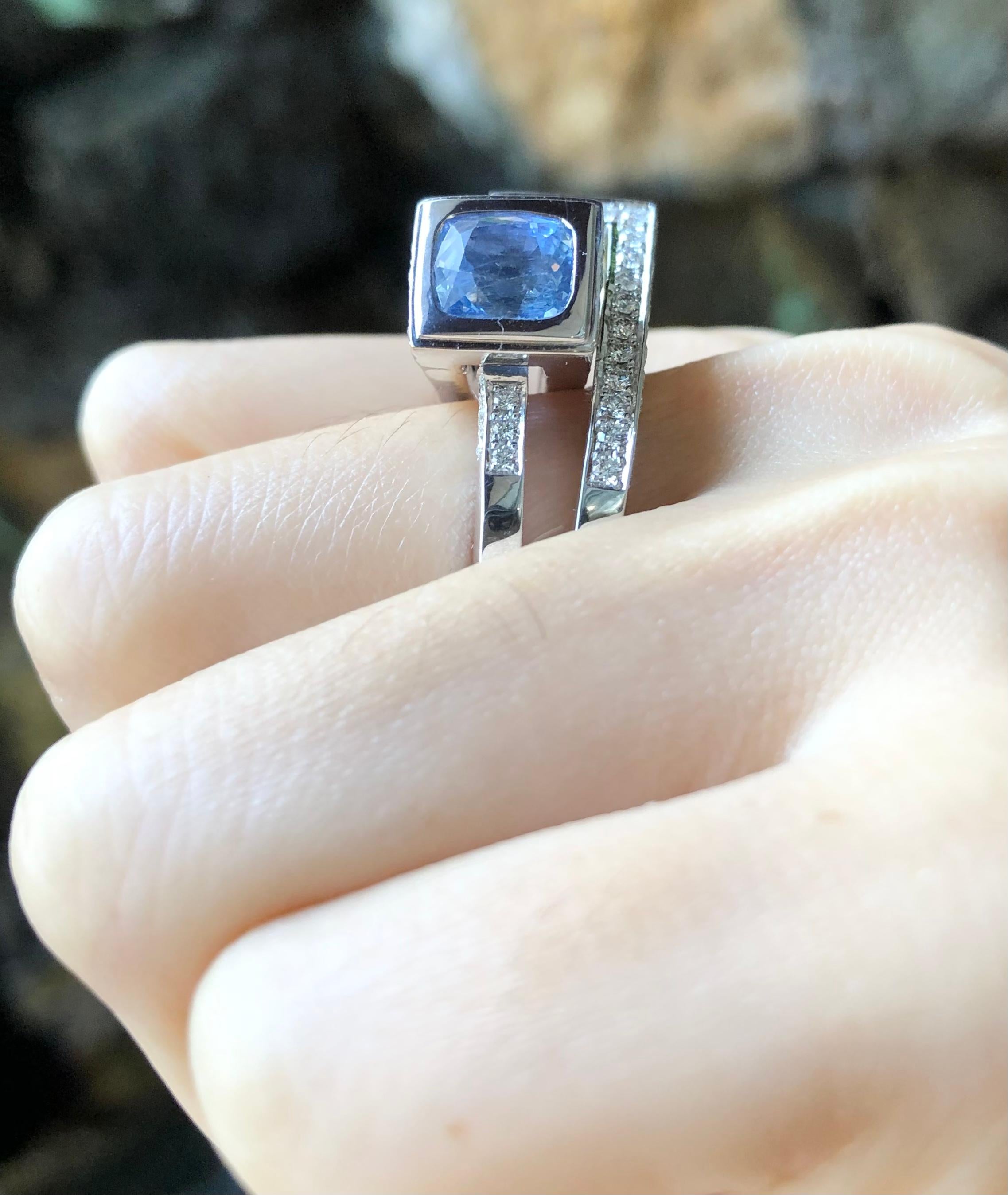 Contemporary Blue Sapphire, Yellow Sapphire with Diamond Ring Set in 18 Karat White Gold For Sale