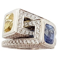 Bague en or blanc 18 carats sertie de saphirs bleus, saphirs jaunes et diamants