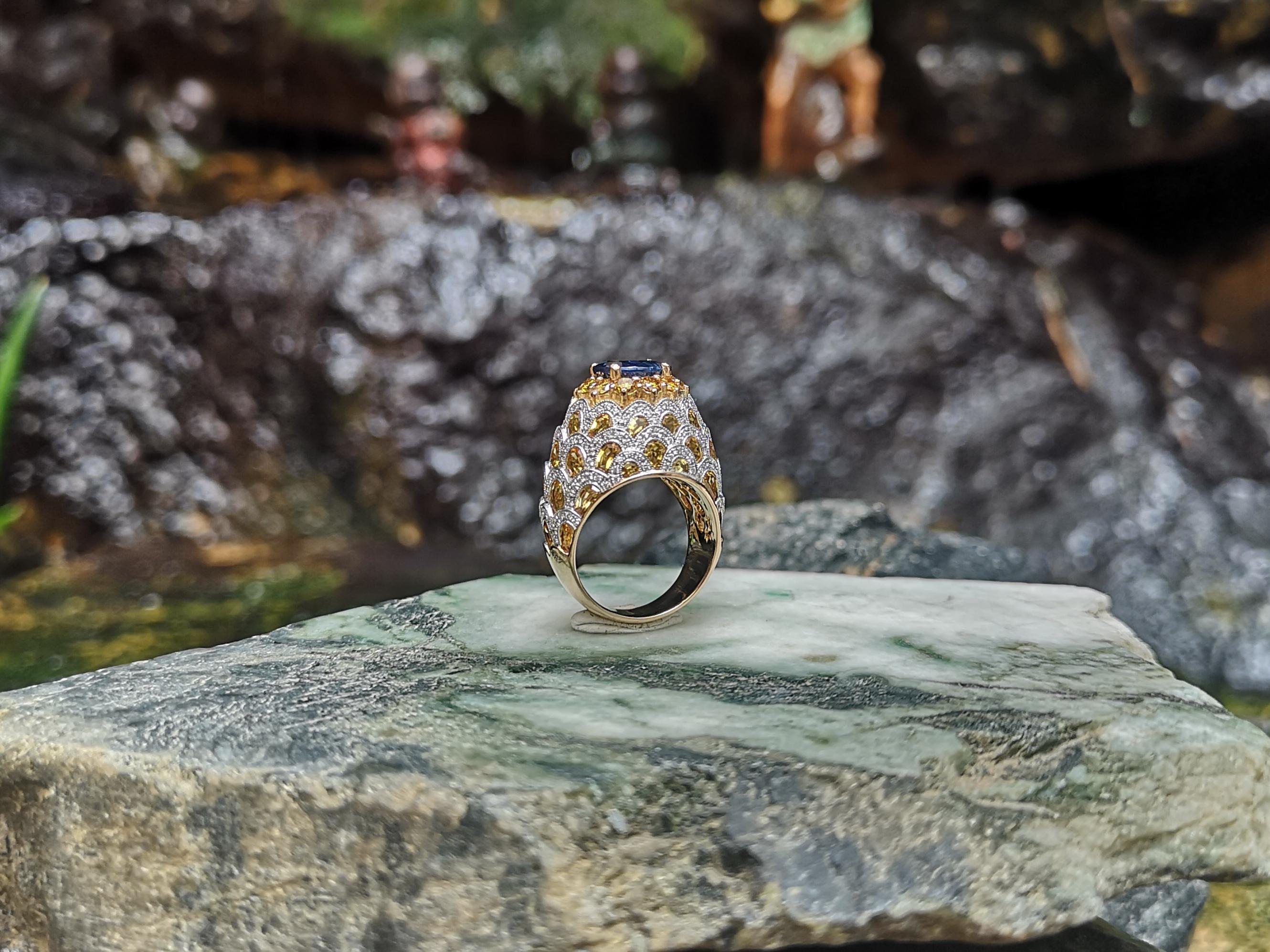 Zafiro Azul, Zafiro Amarillo, Diamante Amarillo y Anillo de Diamantes en Oro de 18 Kilates en venta 7