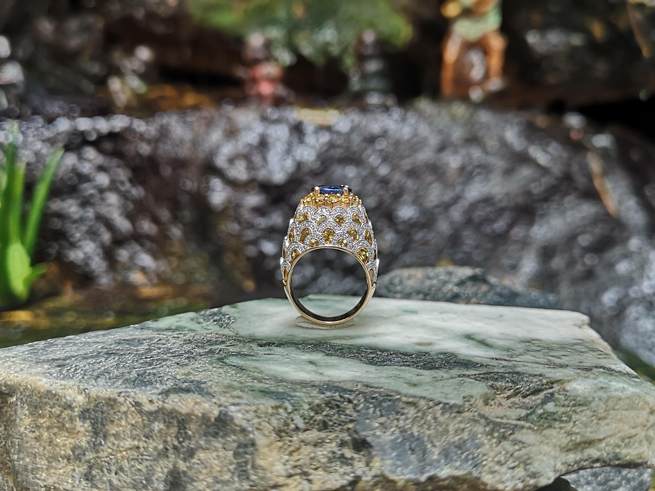 Blue Sapphire, Yellow Sapphire, Yellow Diamond and Diamond Ring in 18 Karat Gold For Sale 7