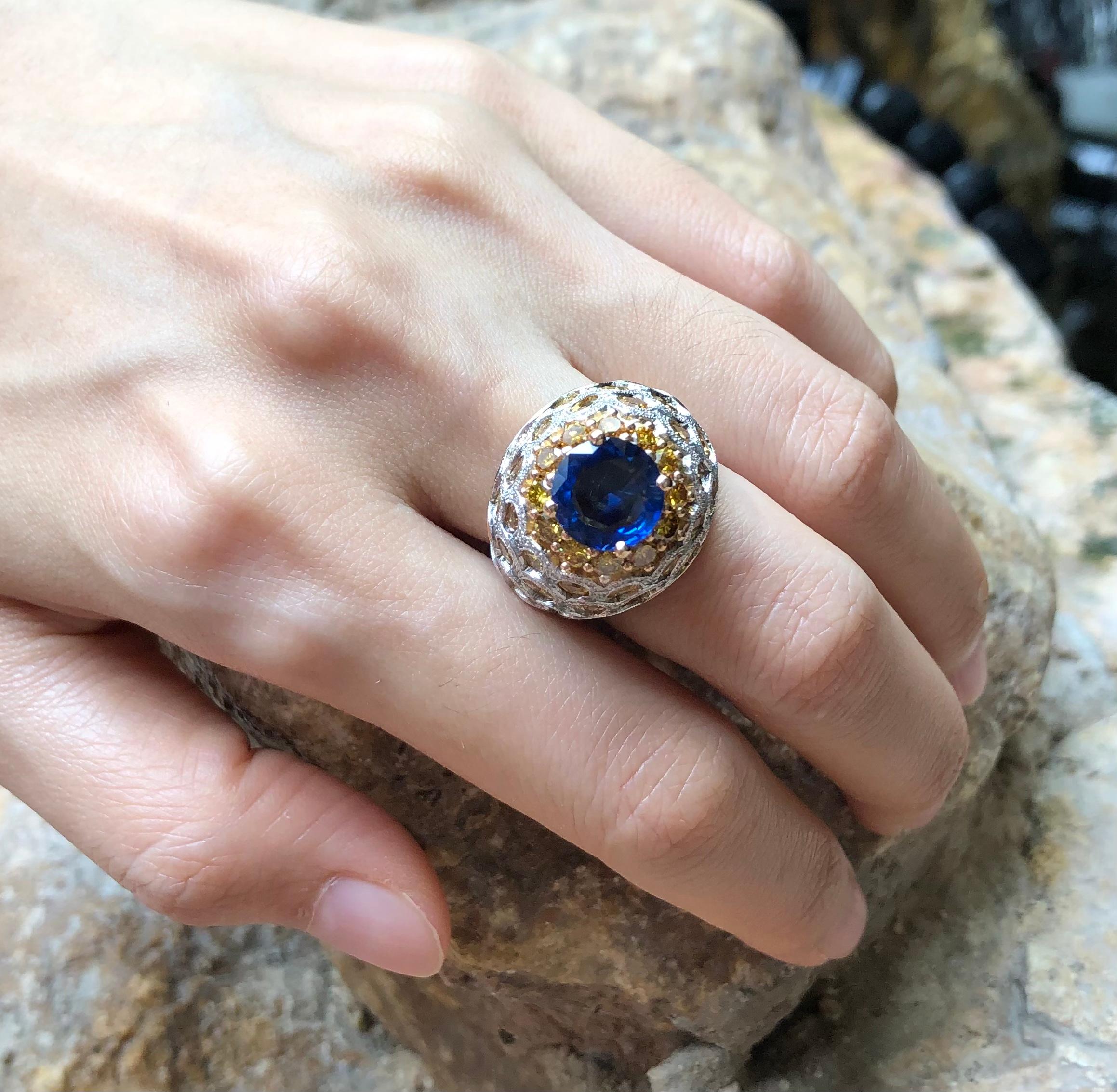 Women's Blue Sapphire, Yellow Sapphire, Yellow Diamond and Diamond Ring in 18 Karat Gold For Sale