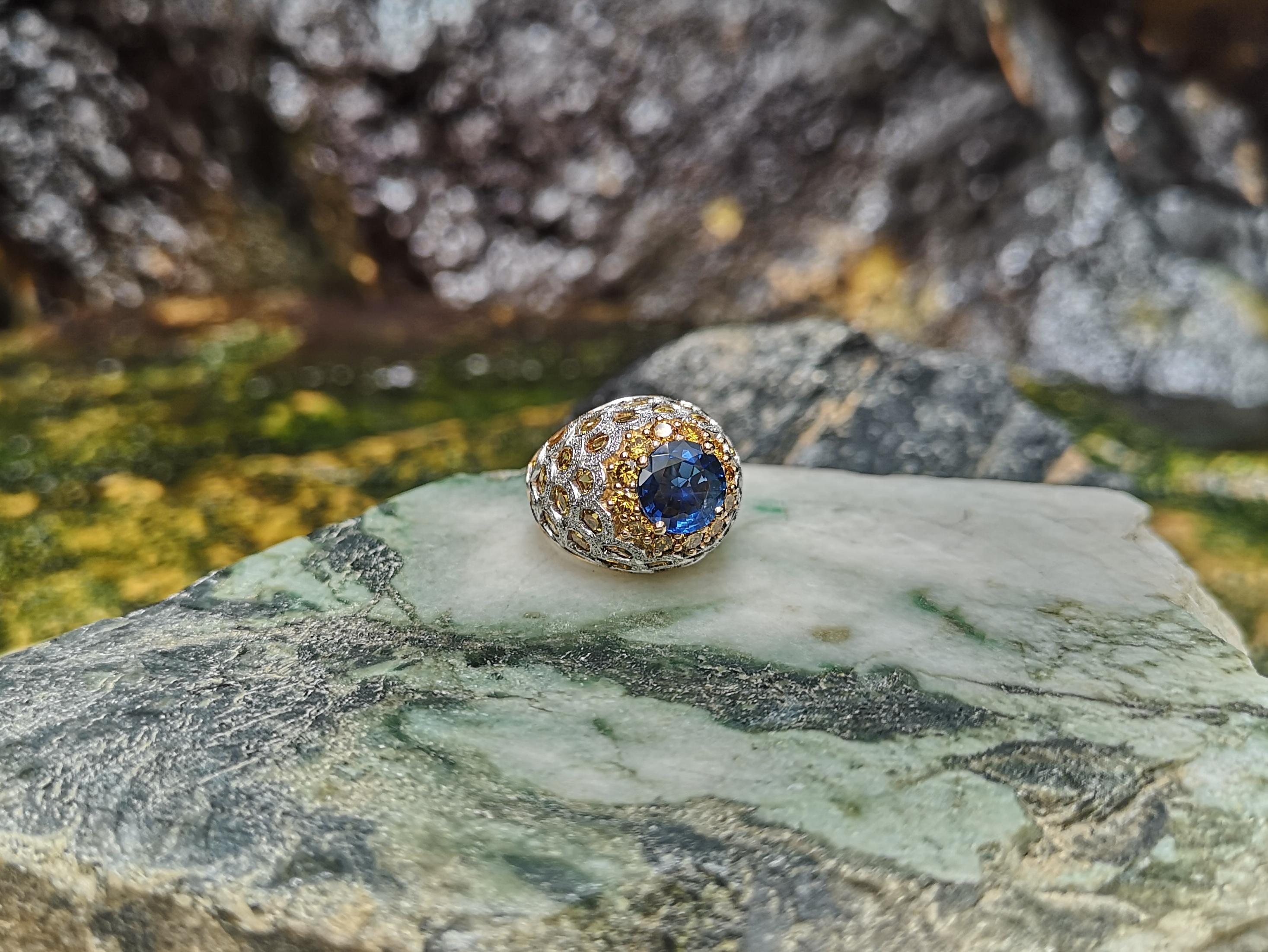 Blue Sapphire, Yellow Sapphire, Yellow Diamond and Diamond Ring in 18 Karat Gold For Sale 2