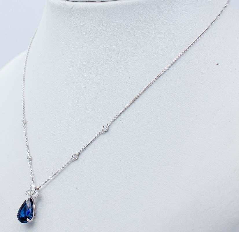 Modern Blue Sapphire, Diamonds, 18 Karat White Gold Pendant Necklace For Sale