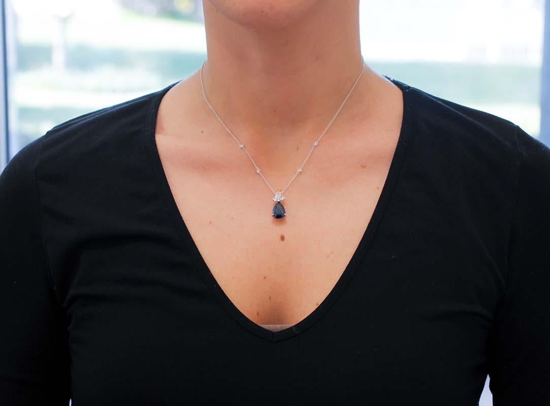 Blue Sapphire, Diamonds, 18 Karat White Gold Pendant Necklace In New Condition For Sale In Marcianise, Marcianise (CE)