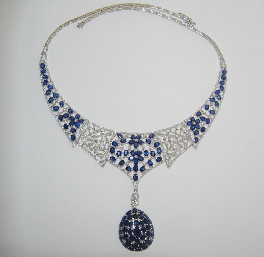 Contemporary Blue Sapphires and Brilliant Diamond Necklace, 14 Karat Gold For Sale
