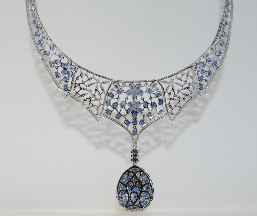 Oval Cut Blue Sapphires and Brilliant Diamond Necklace, 14 Karat Gold For Sale