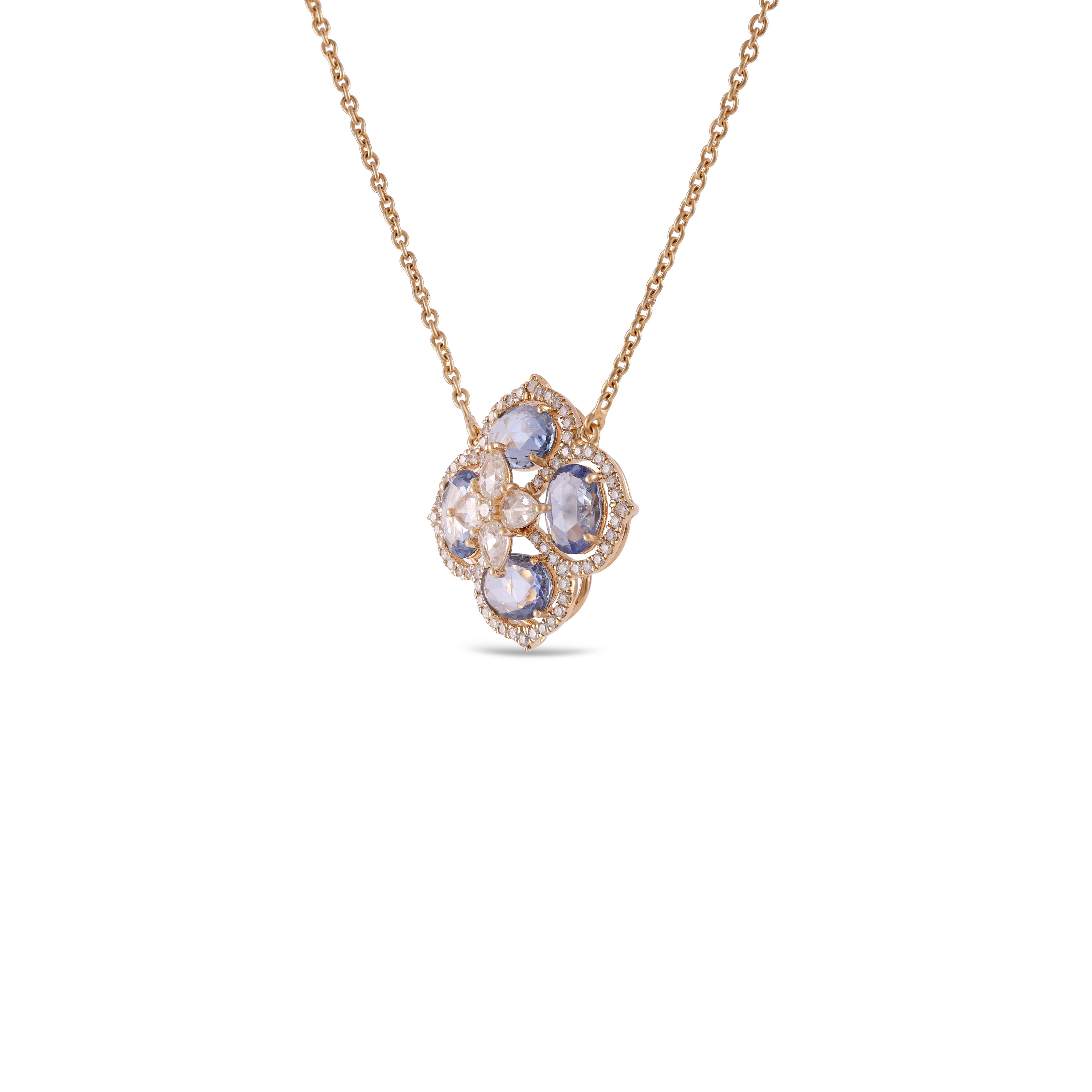 Taille ovale Pendentif et chaîne en or jaune 18 carats, saphirs bleus et diamants en vente