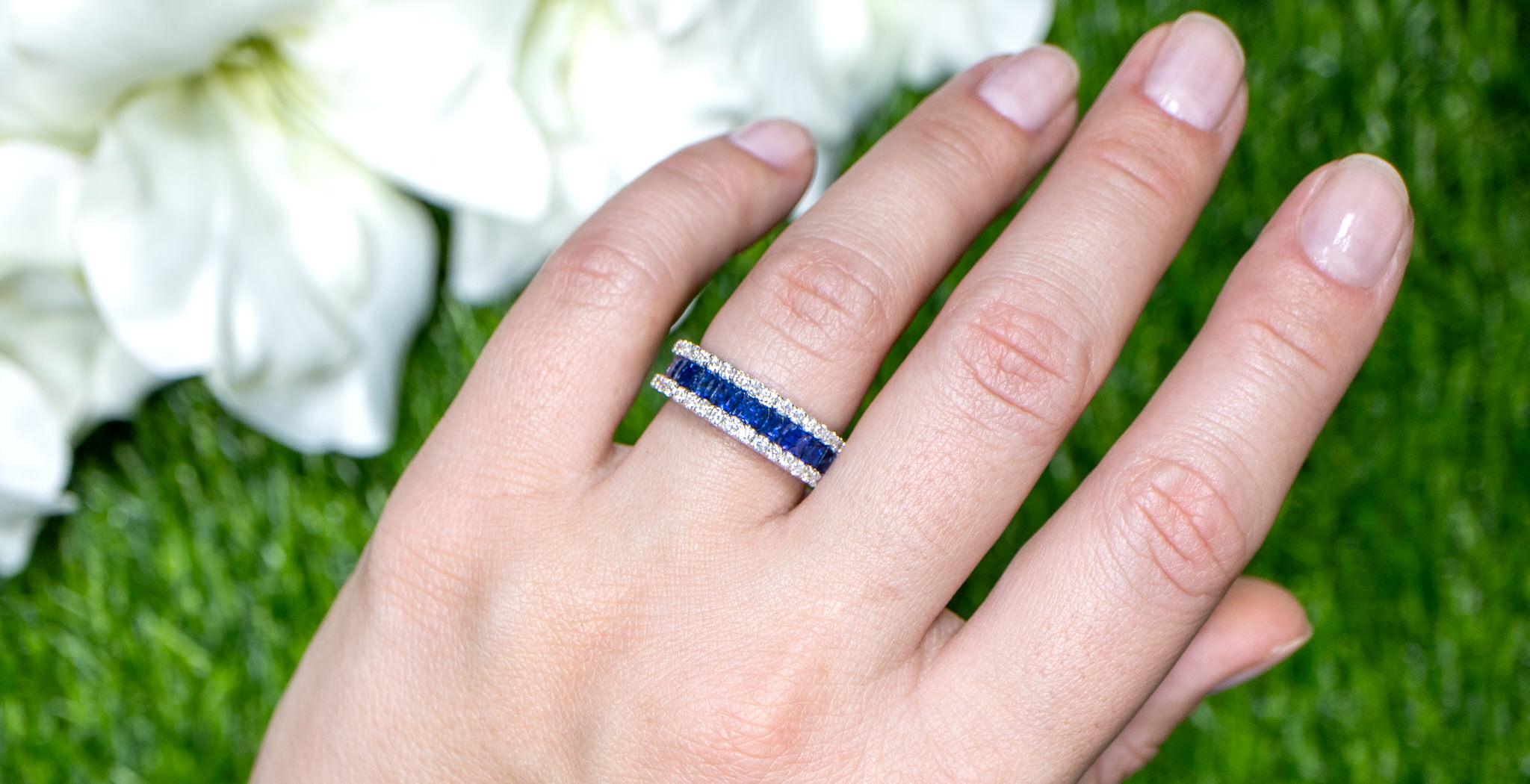 Women's or Men's Blue Sapphires Band Ring With Diamonds 2.42 Carats 18K Gold For Sale