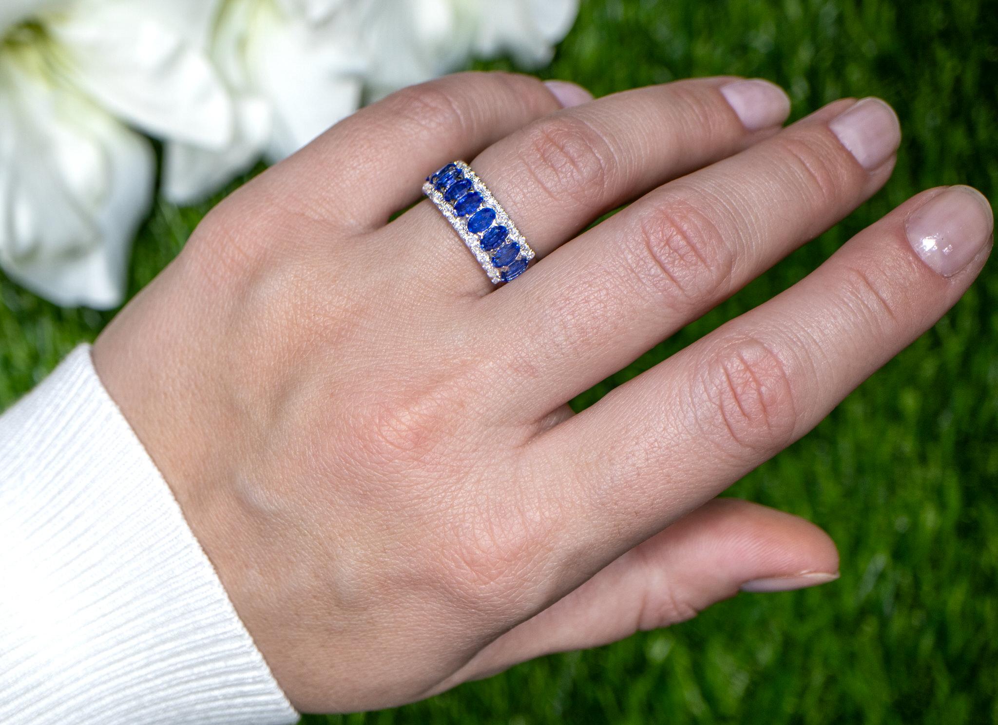 Contemporary Blue Sapphires Band Ring With Diamonds 2.70 Carats 18K Gold For Sale