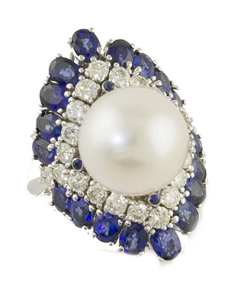 Amazing fashion ring in 14kt white gold mounted with a pearl in the centre and diamonds and blue sapphires all around. 
Diamonds ct 1.50
Blue Sapphires ct 3.97 
Pearl g 2.60 12/13 mm
Tot.Weight 11.90 g
R.F orhf
Size usa 6.5 ita 13.50

For any